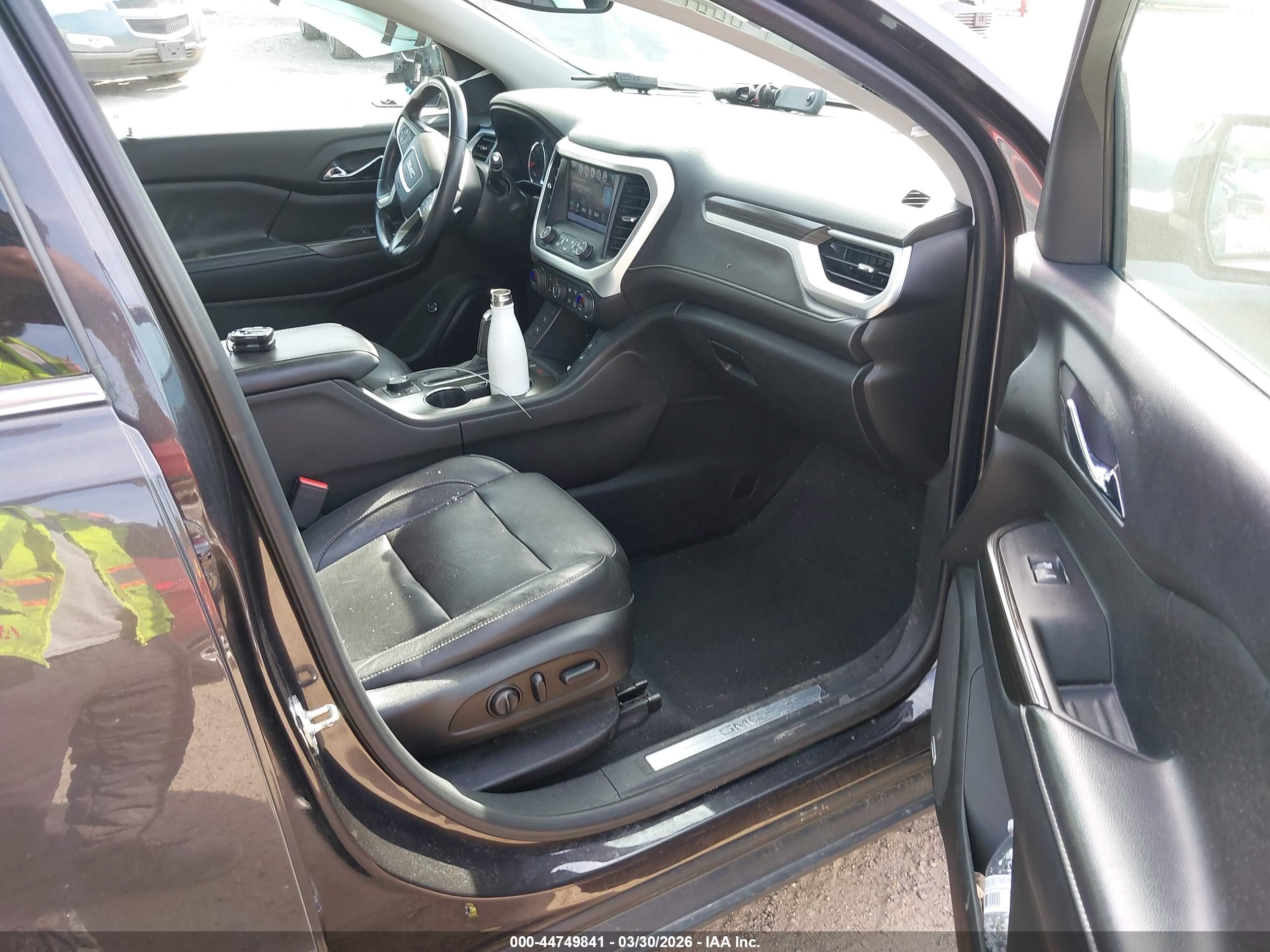 GMC ACADIA image 5