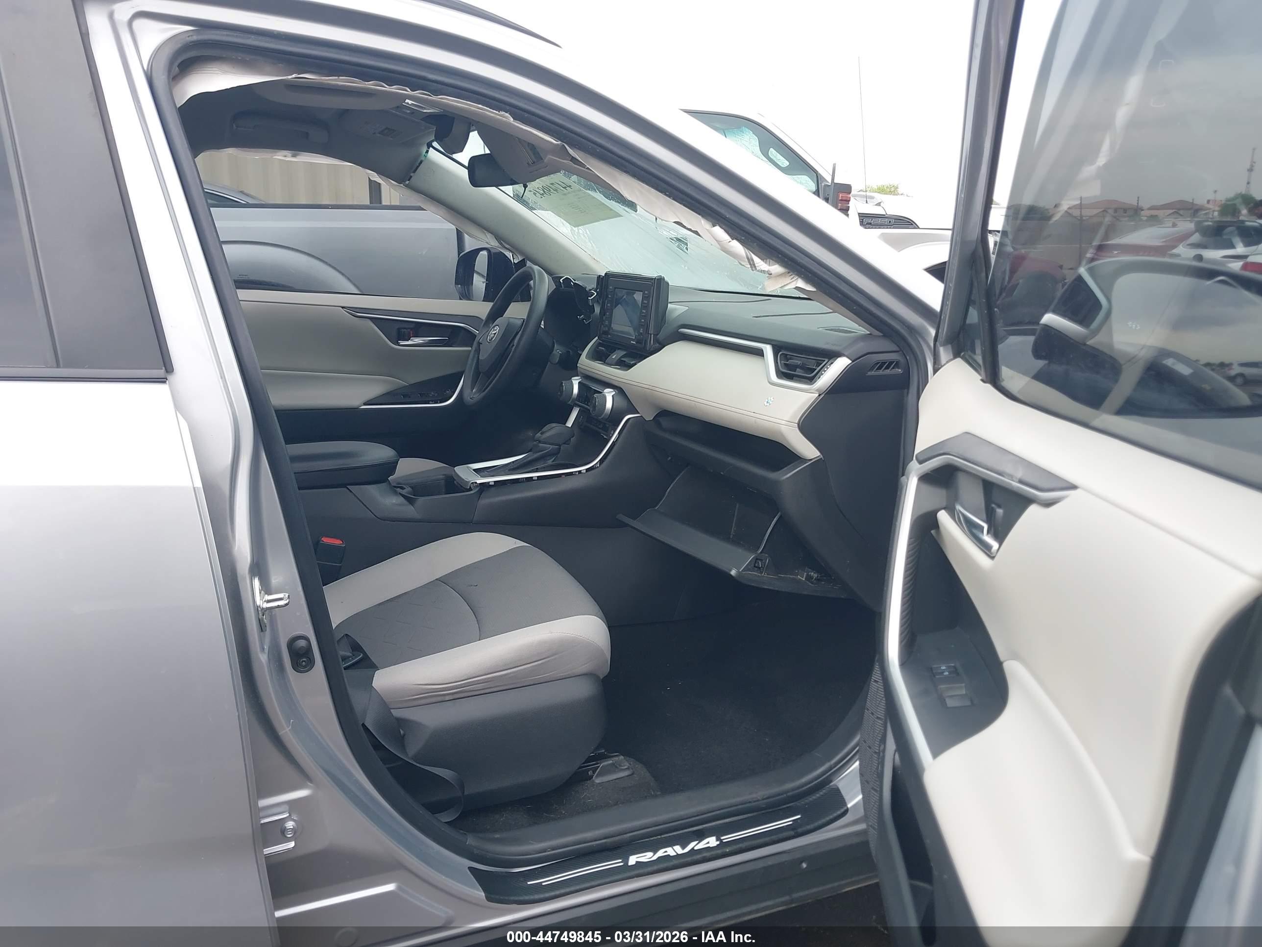 TOYOTA RAV4 image 5