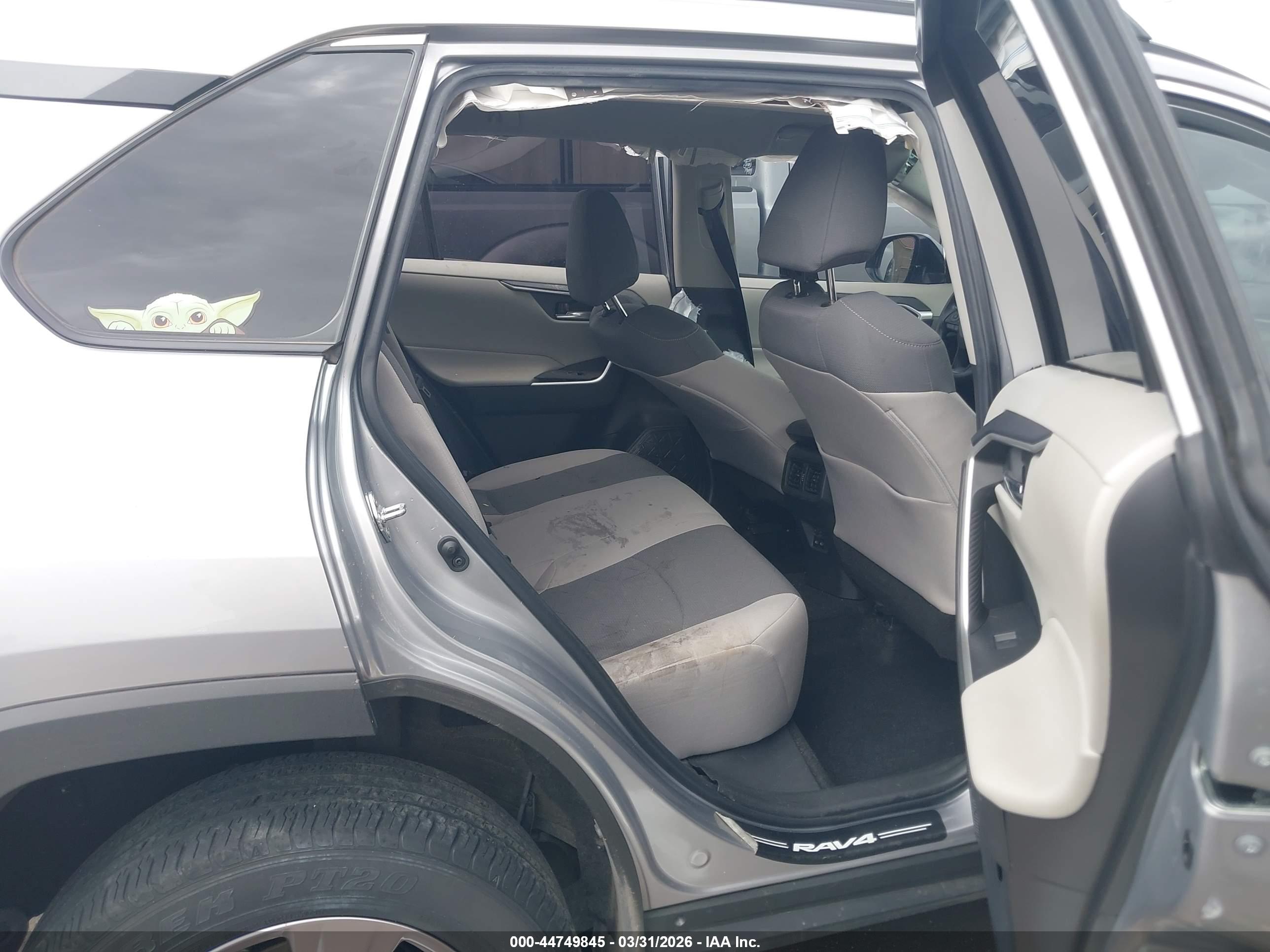 TOYOTA RAV4 image 8