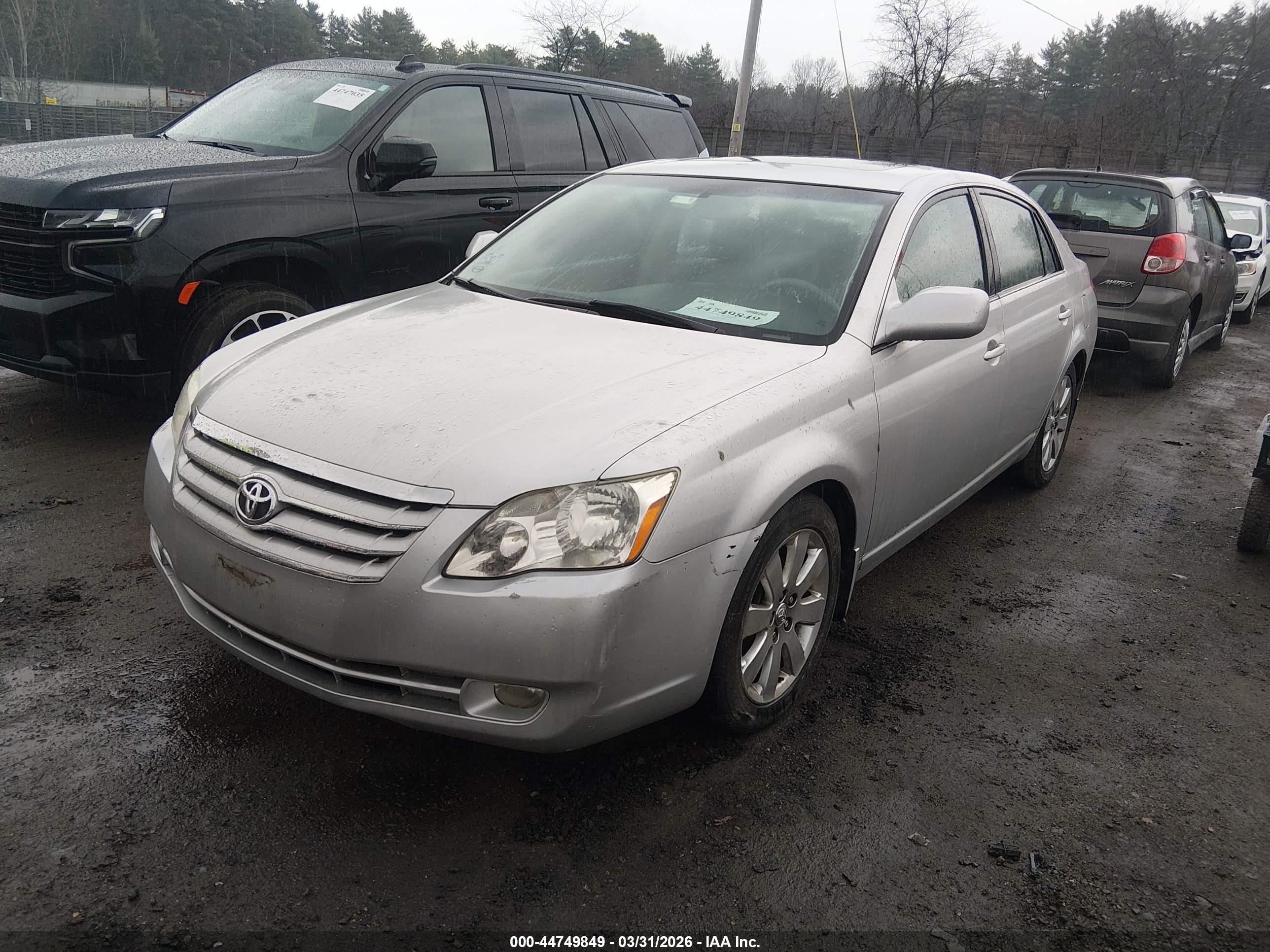 TOYOTA AVALON image 2