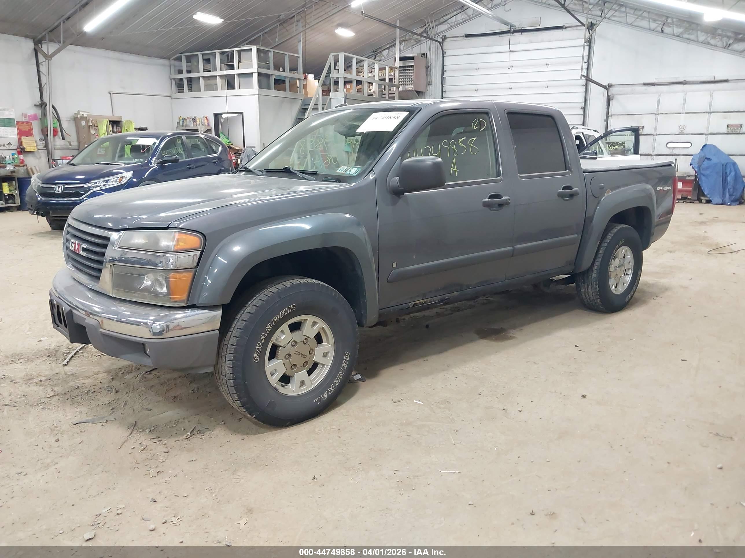 GMC CANYON image 2