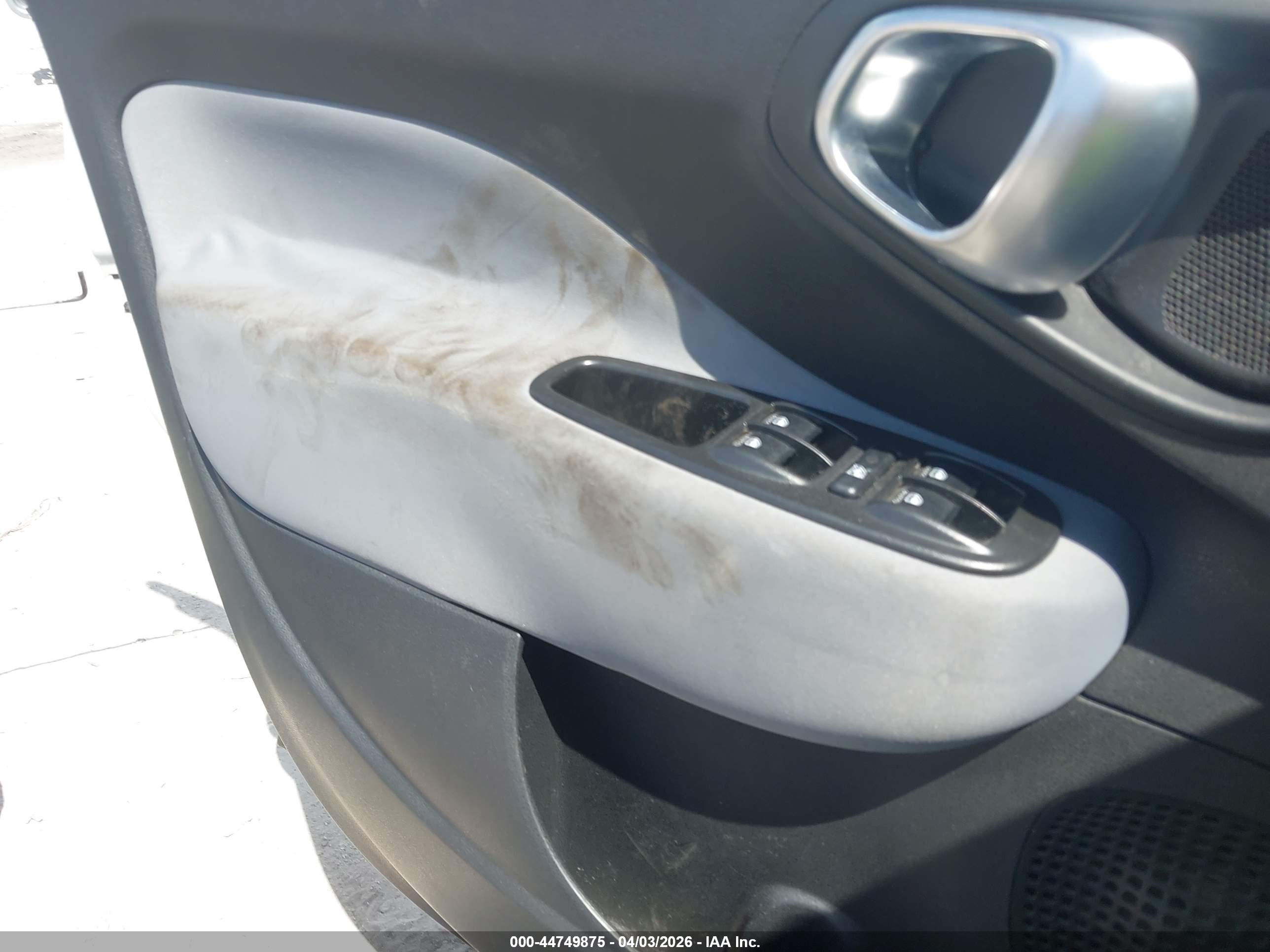 FIAT 500L image 6