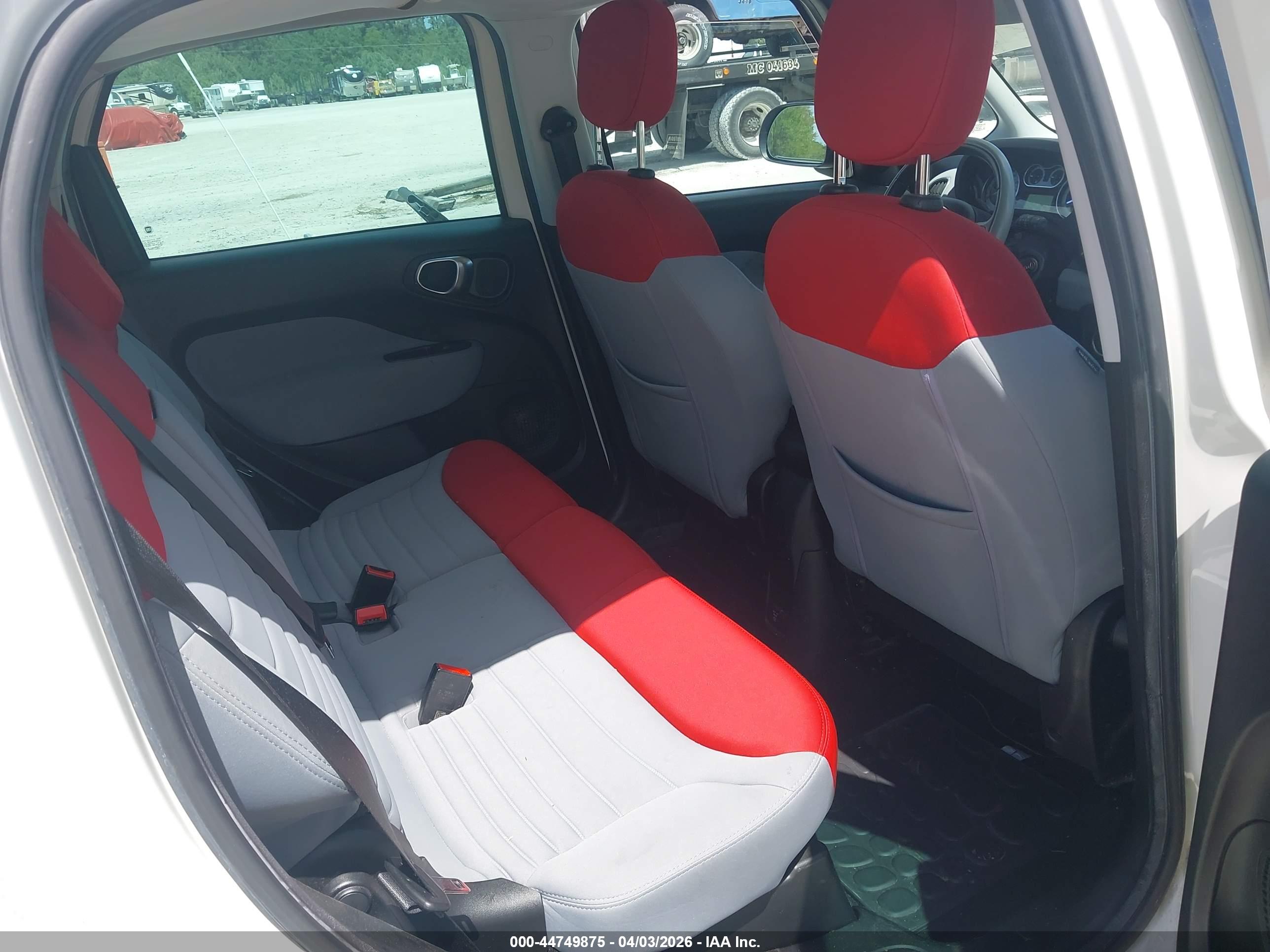 FIAT 500L image 8