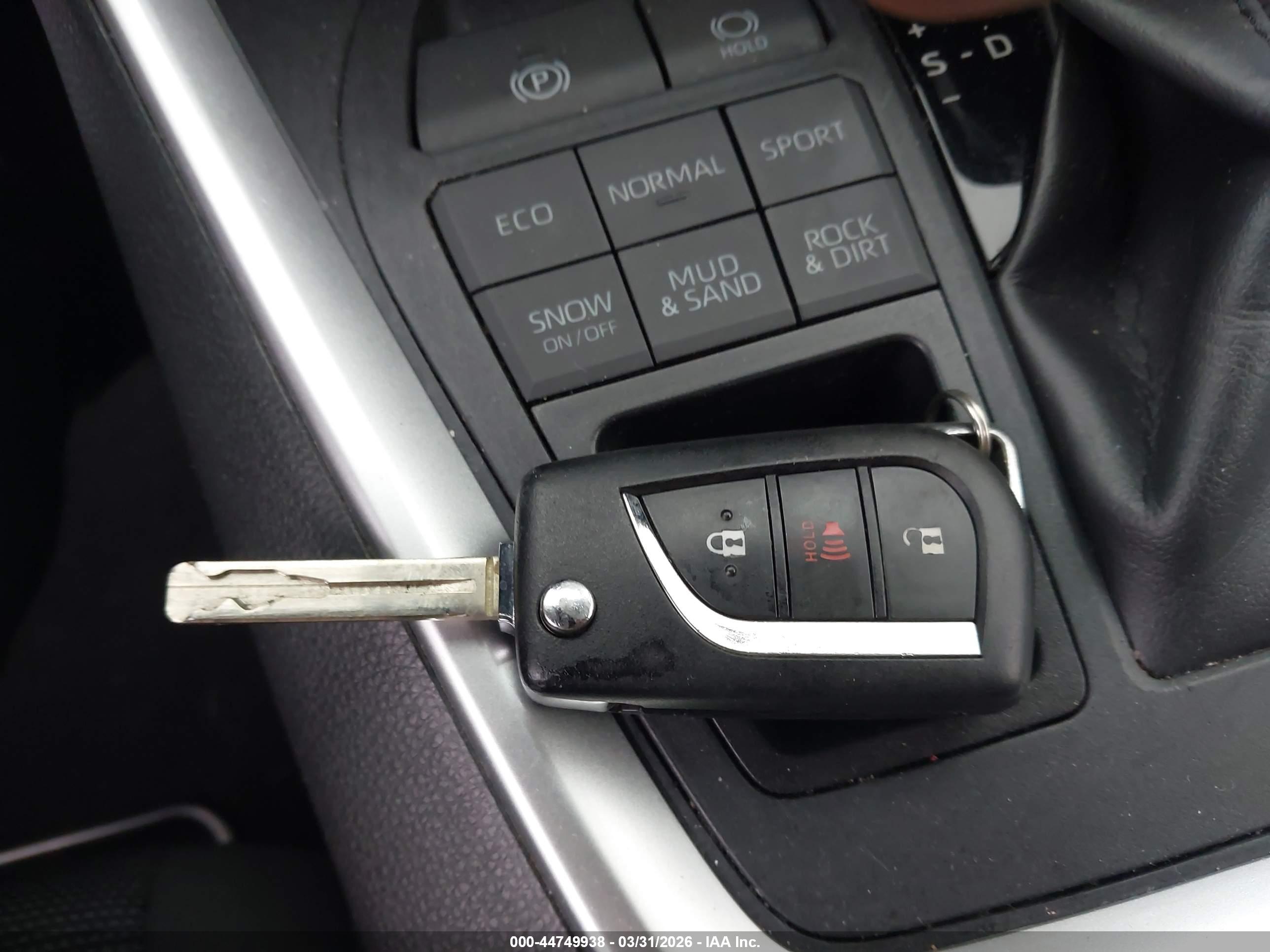 TOYOTA RAV4 image 11