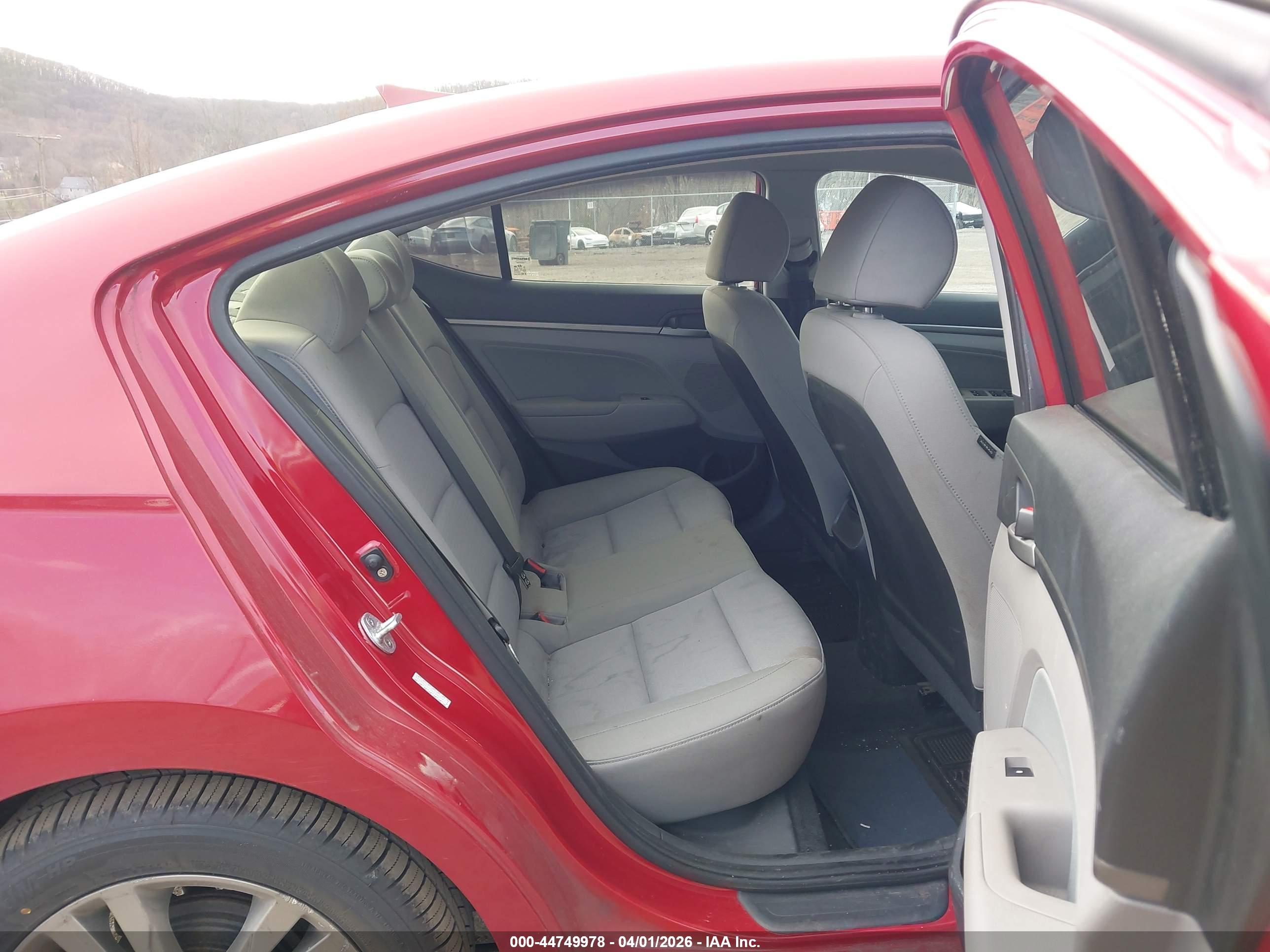 HYUNDAI ELANTRA image 8
