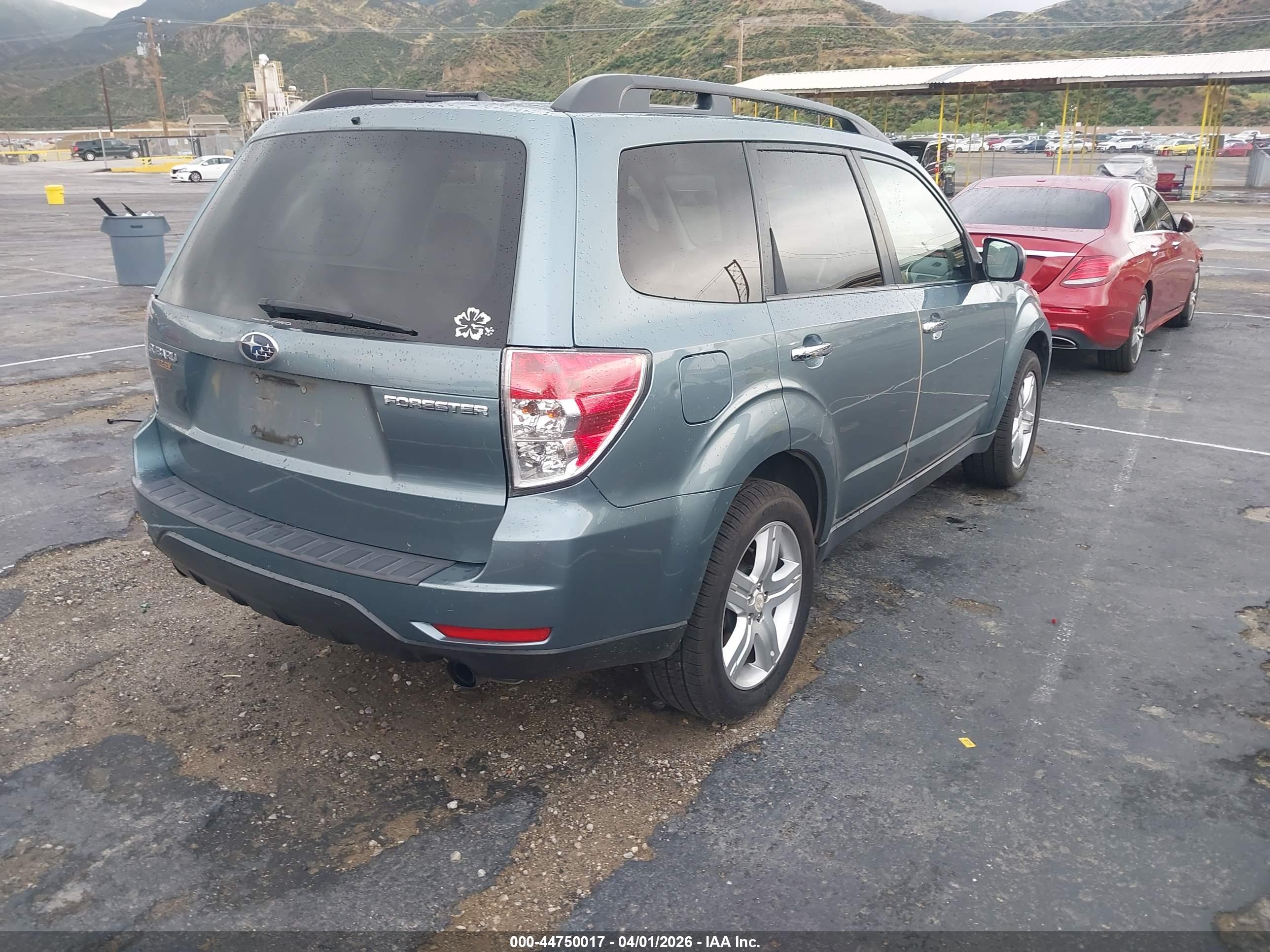 SUBARU FORESTER image 4