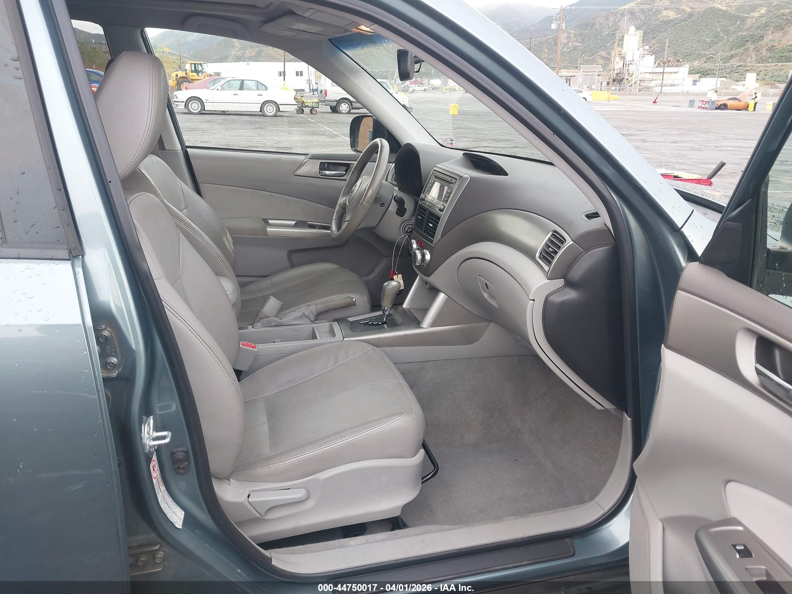 SUBARU FORESTER image 5