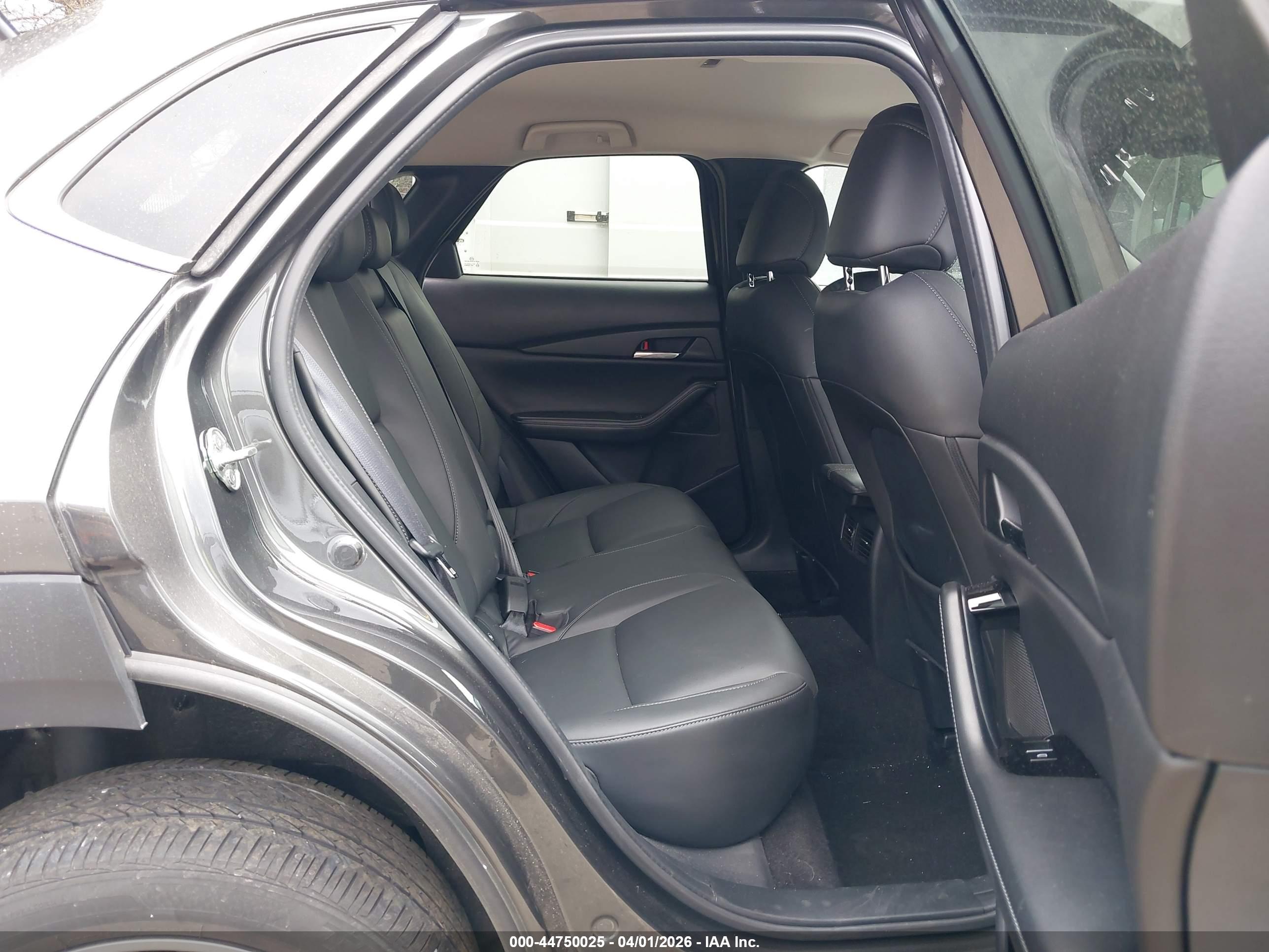MAZDA CX-30 image 8