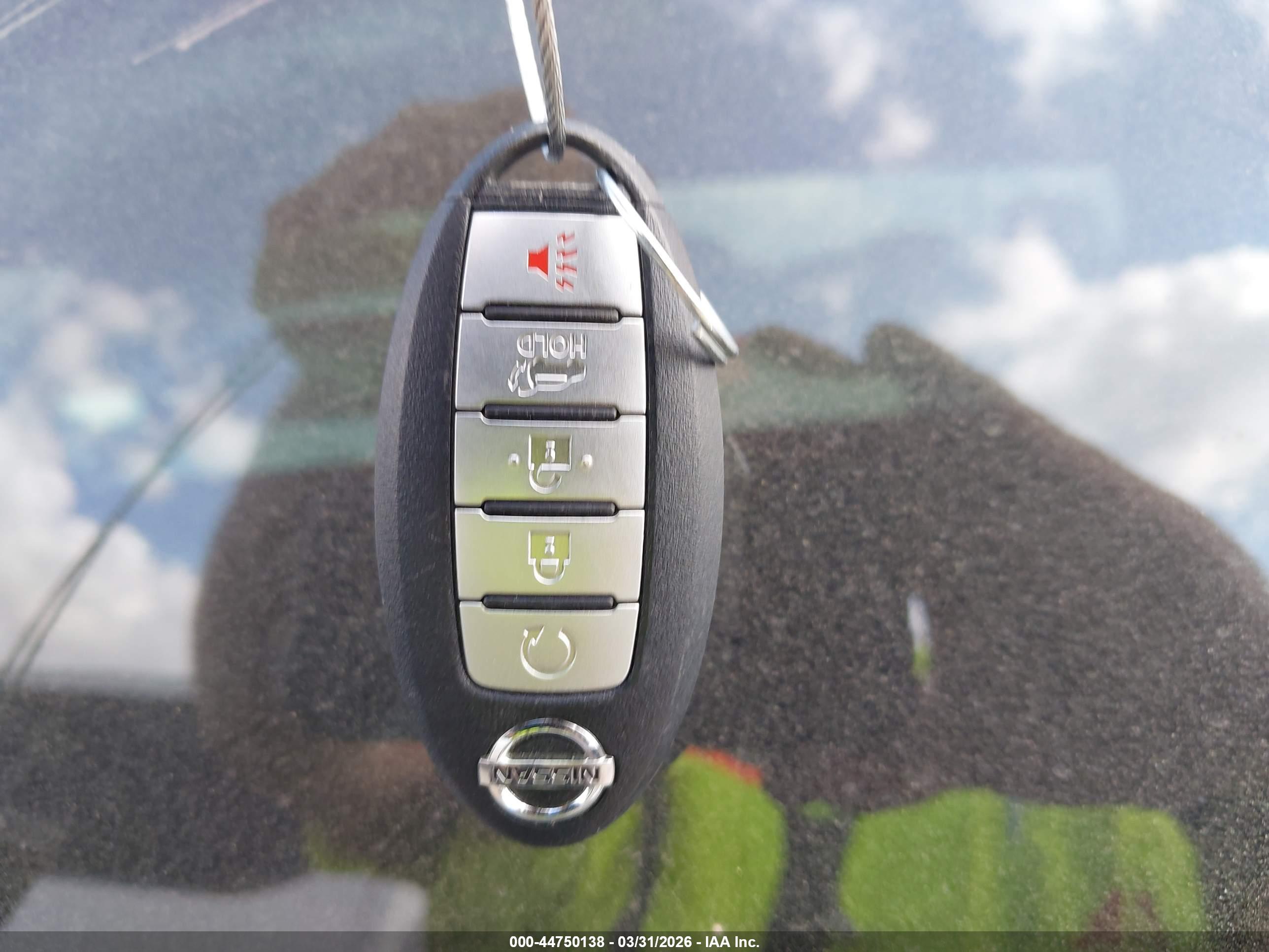 NISSAN ROGUE image 11