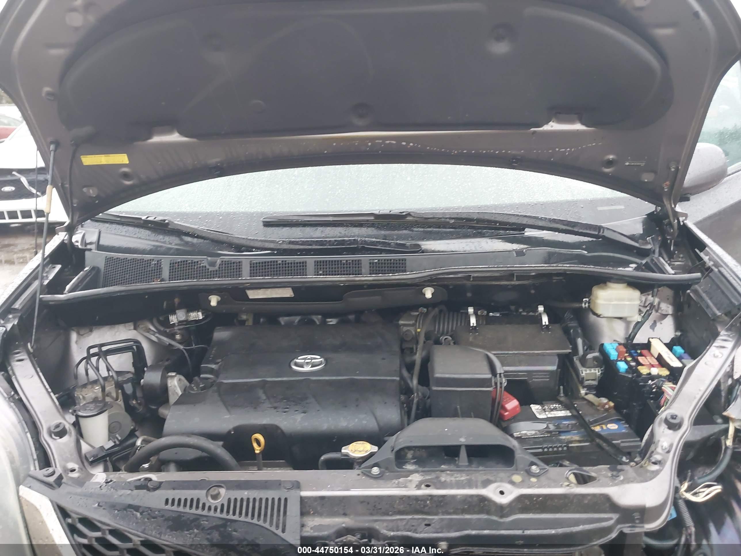 TOYOTA SIENNA image 10