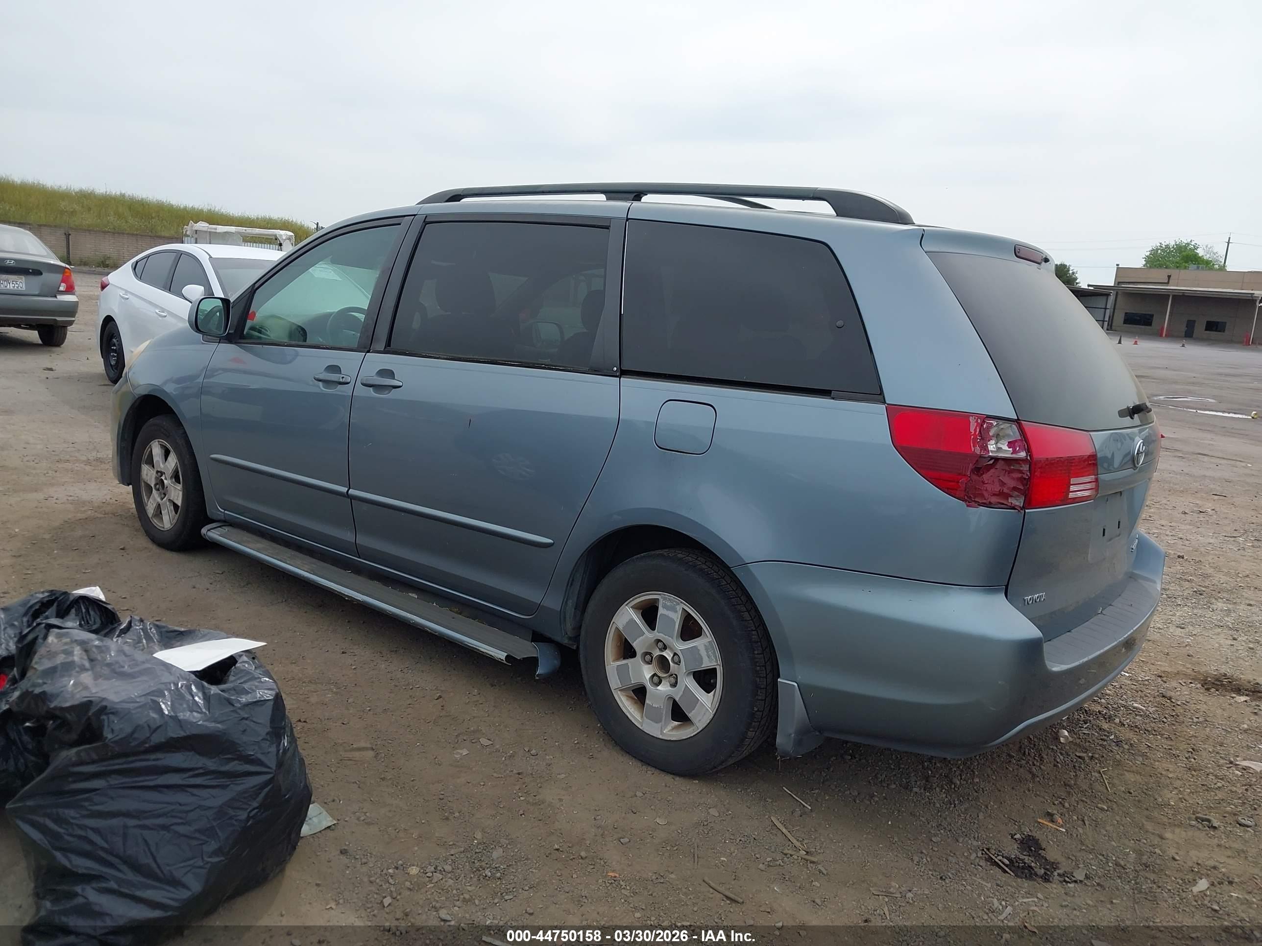 TOYOTA SIENNA image 3