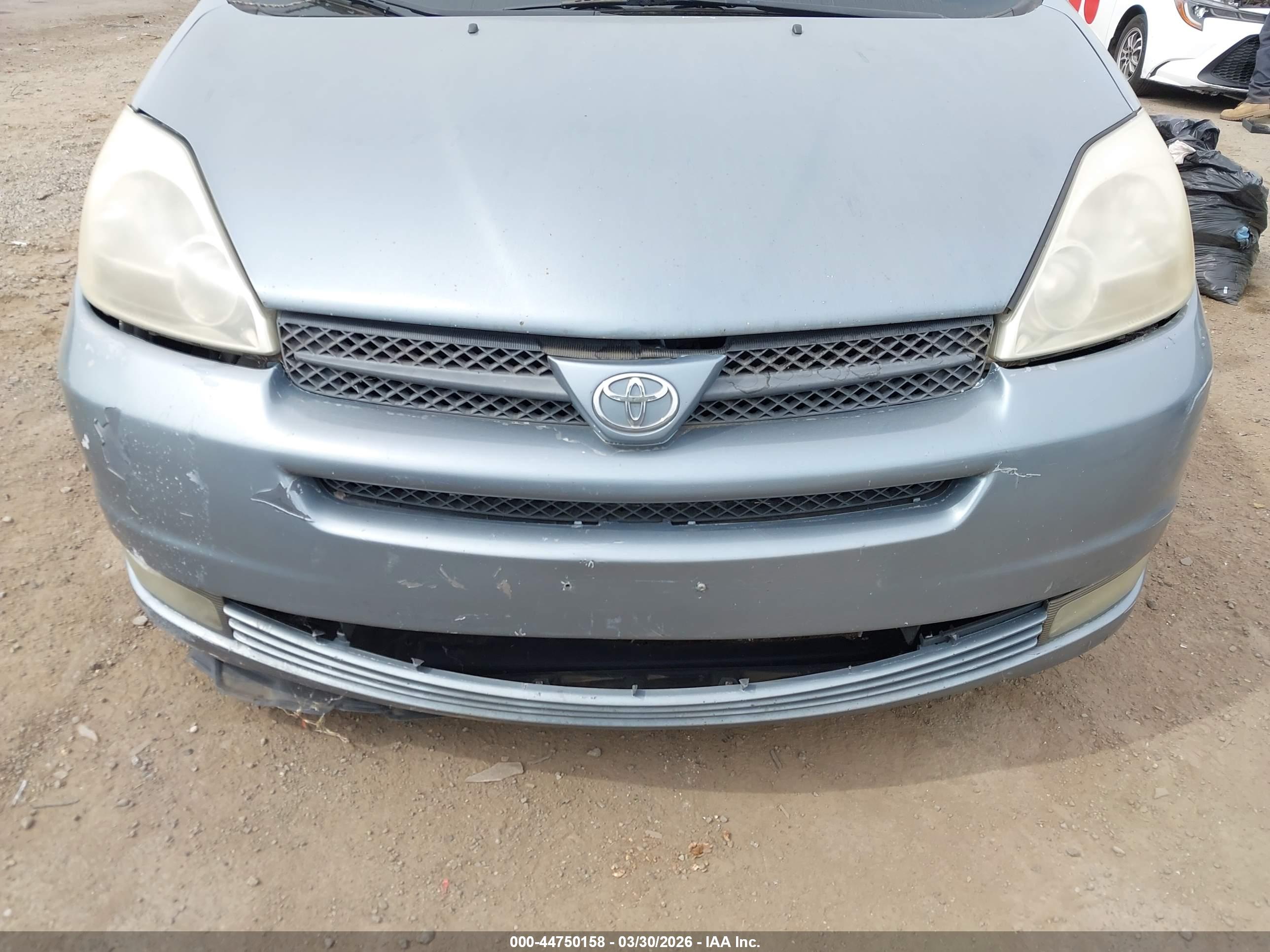 TOYOTA SIENNA image 6