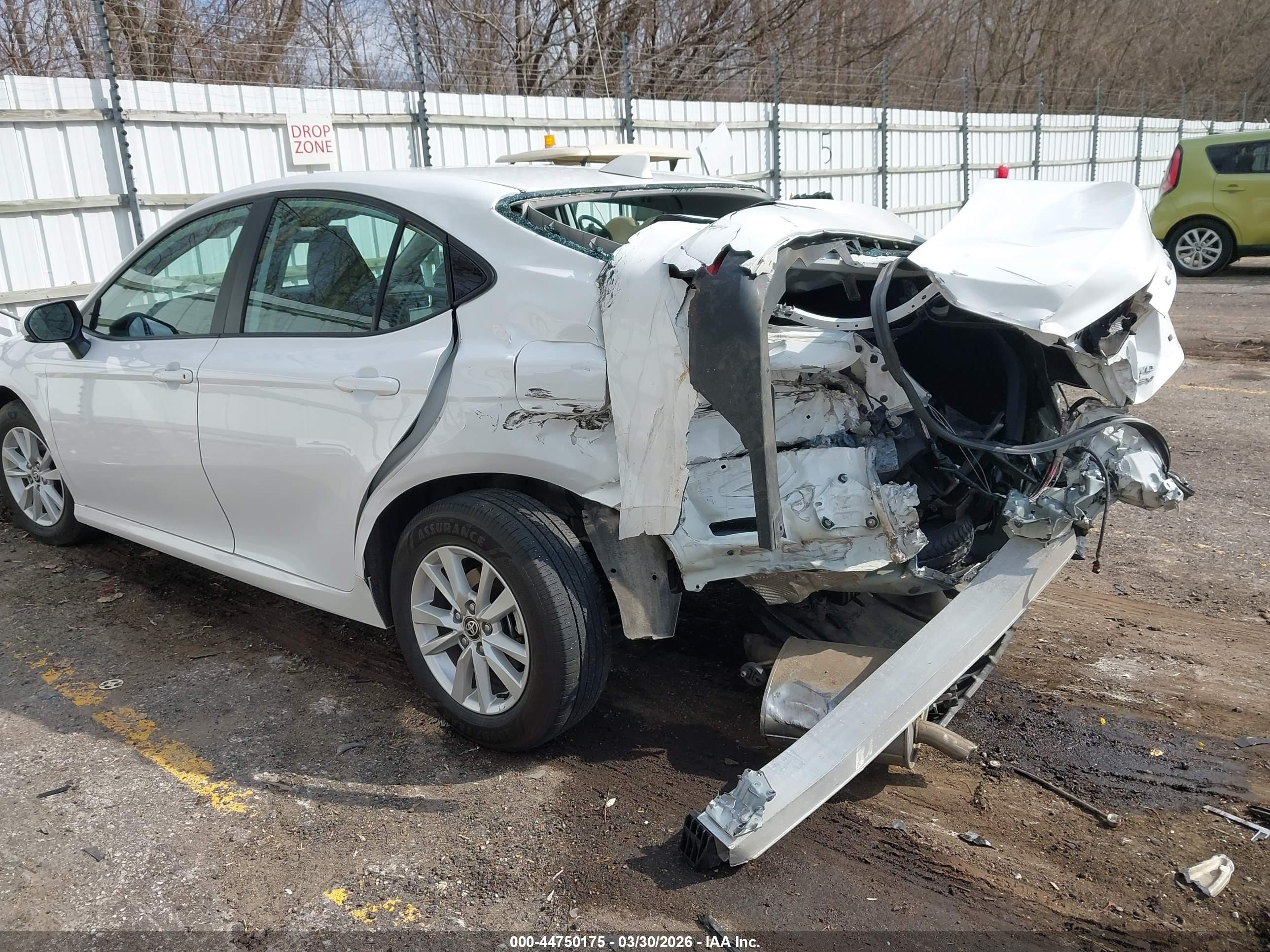 TOYOTA CAMRY image 3