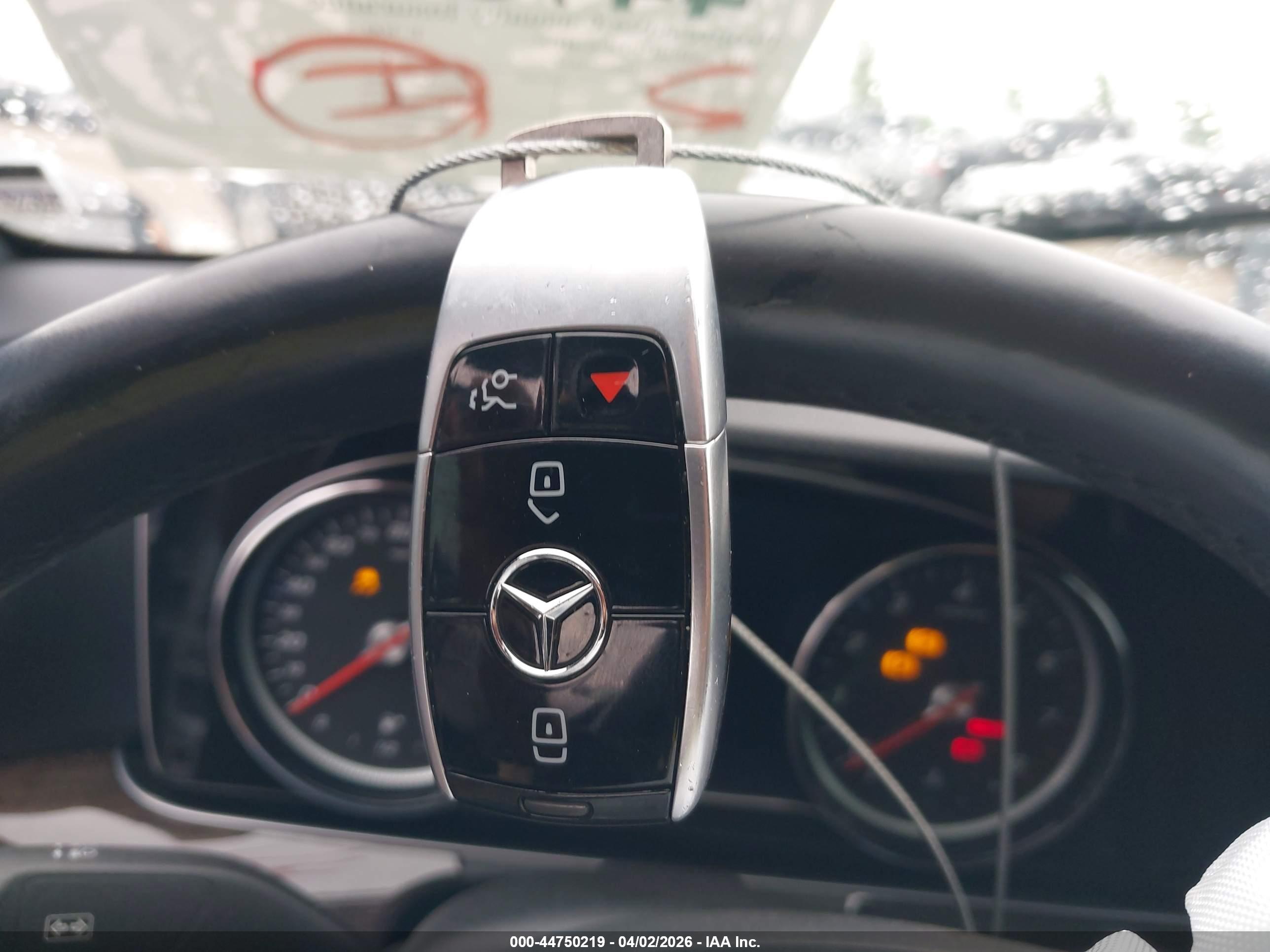MERCEDES-BENZ E image 11