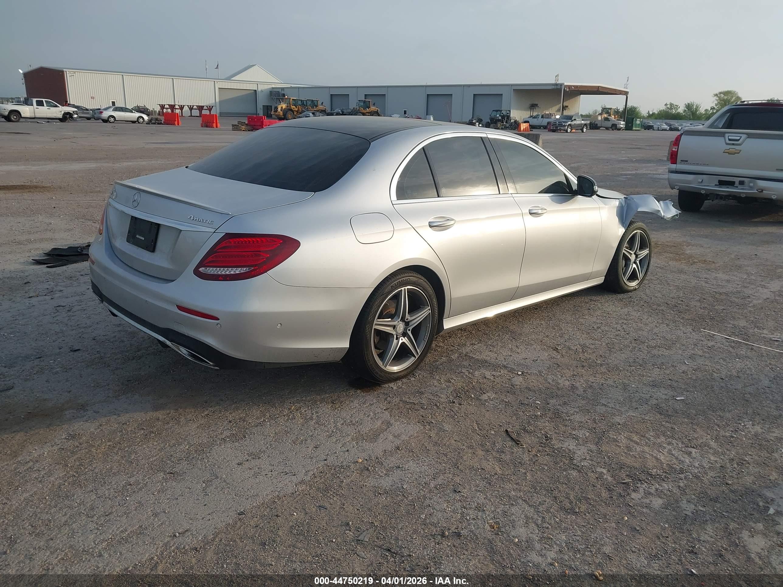 MERCEDES-BENZ E image 4