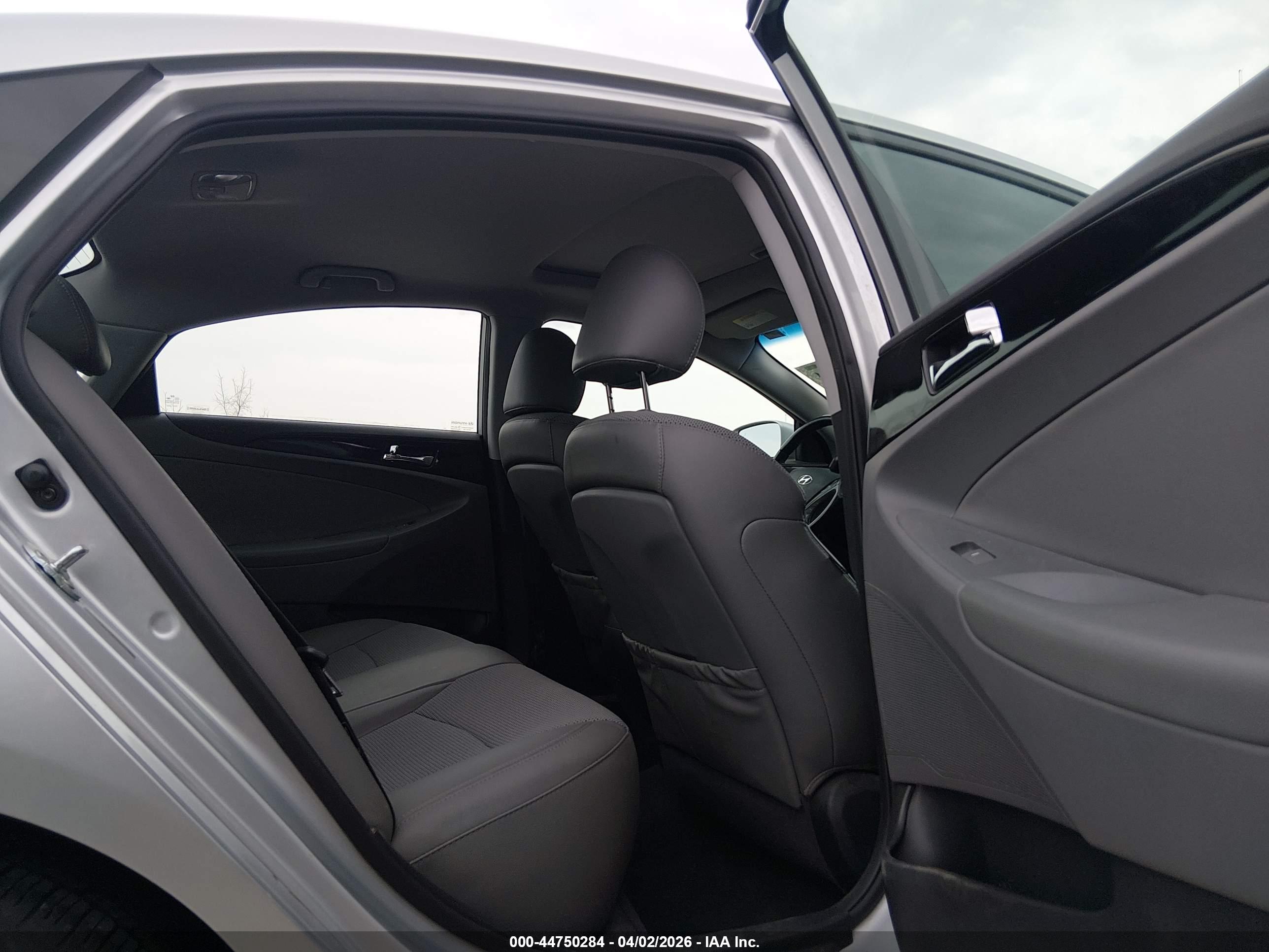 HYUNDAI SONATA image 8