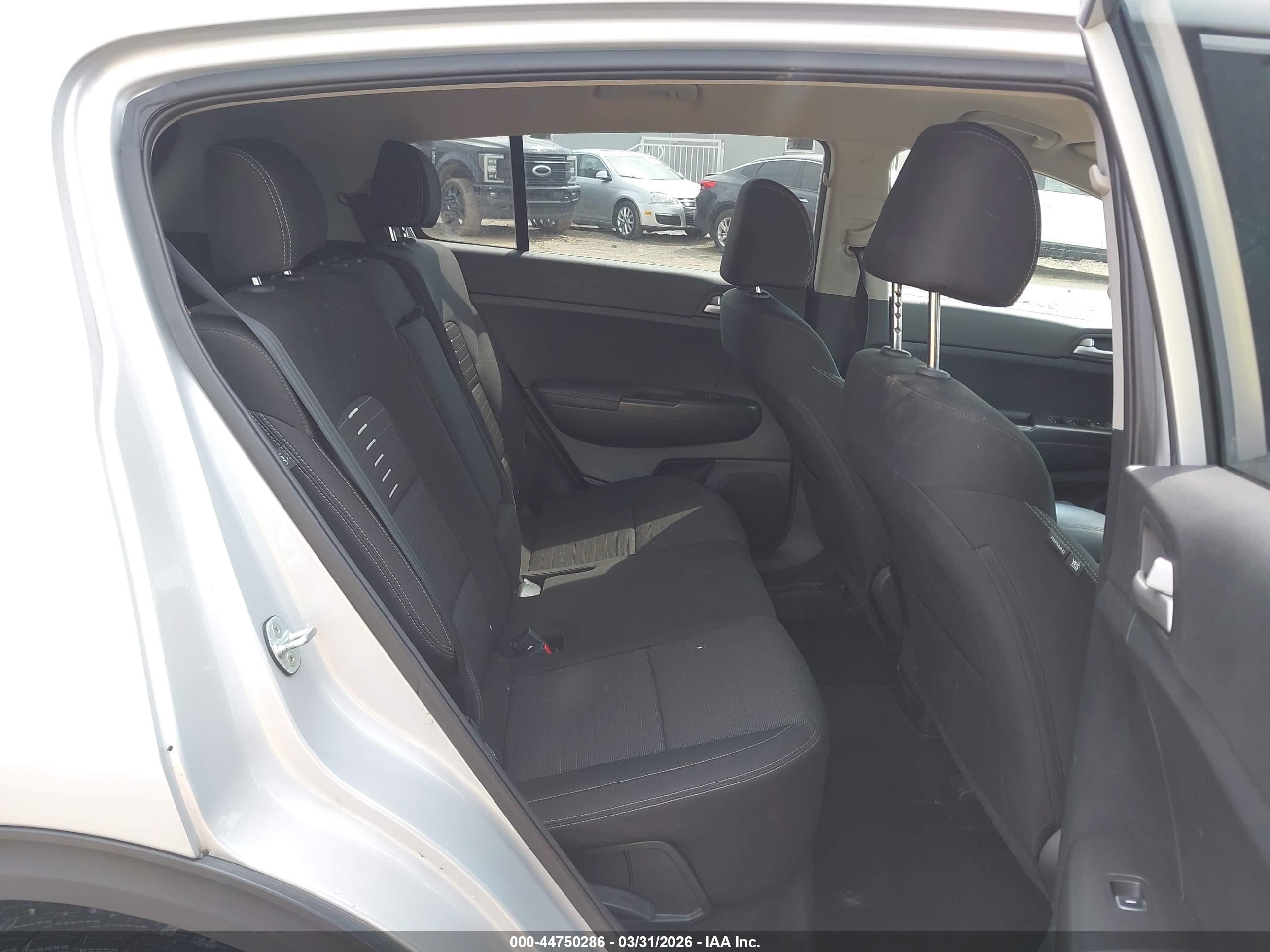KIA SPORTAGE image 8