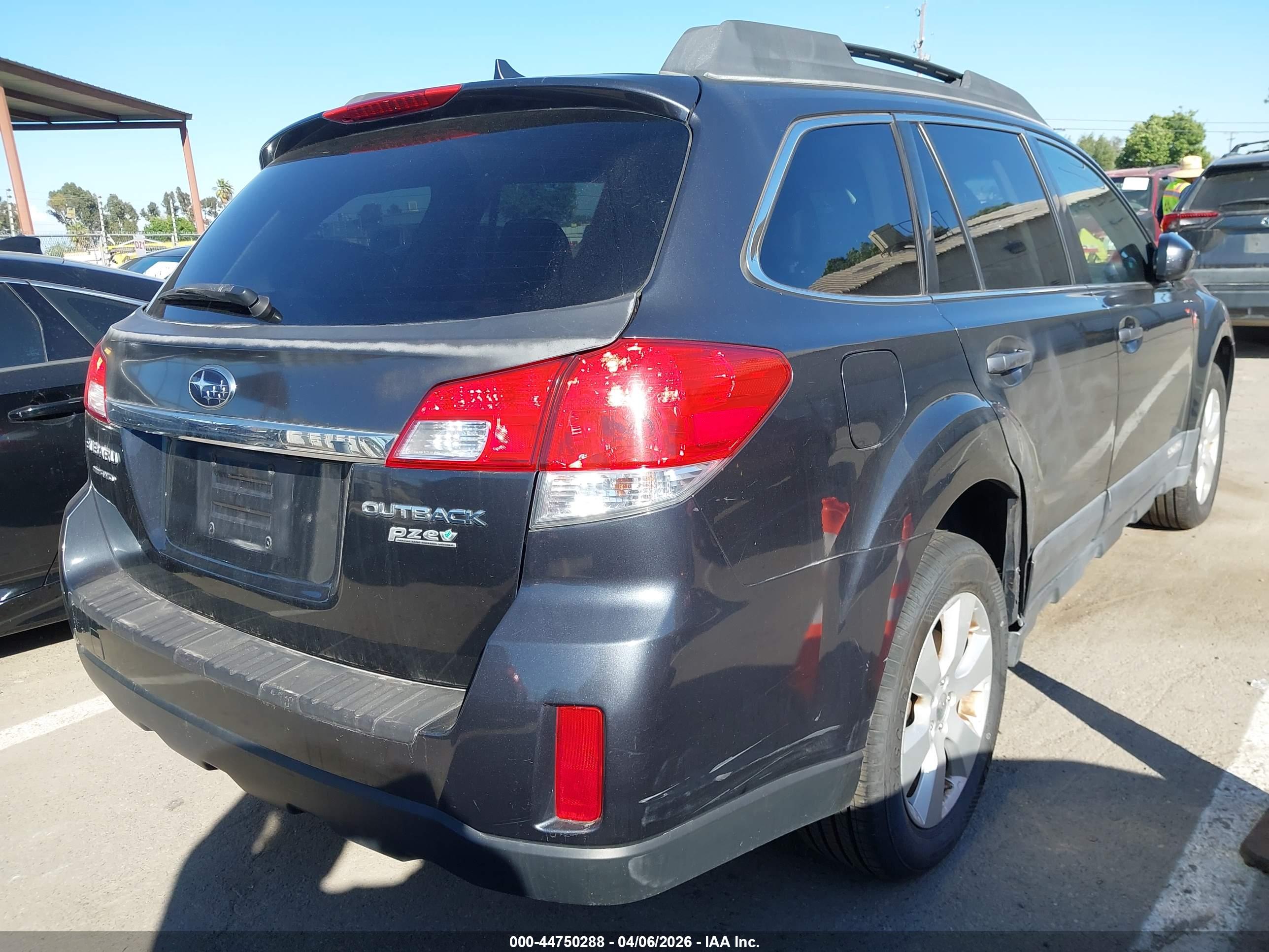 SUBARU OUTBACK image 4
