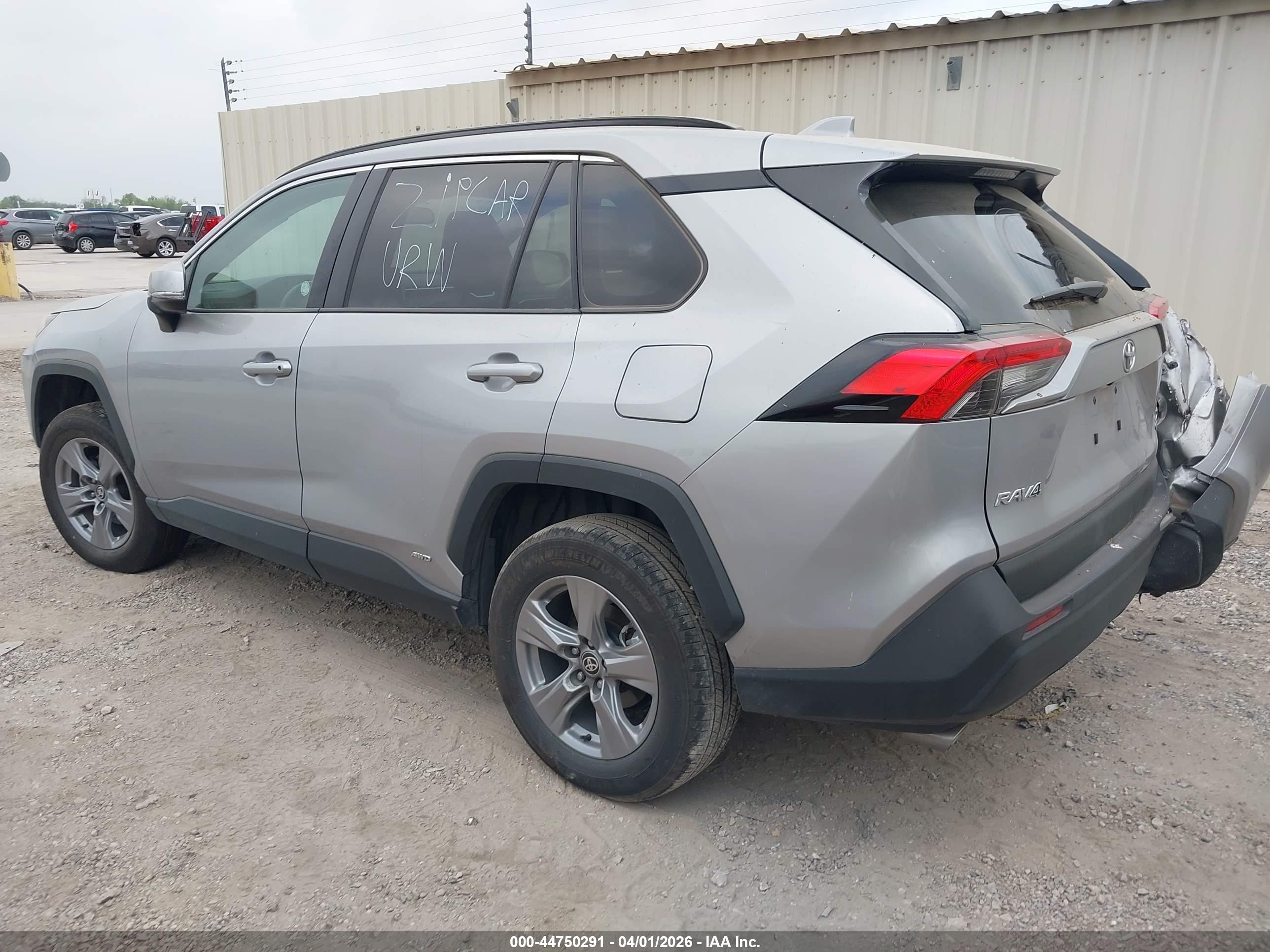 TOYOTA RAV4 image 3