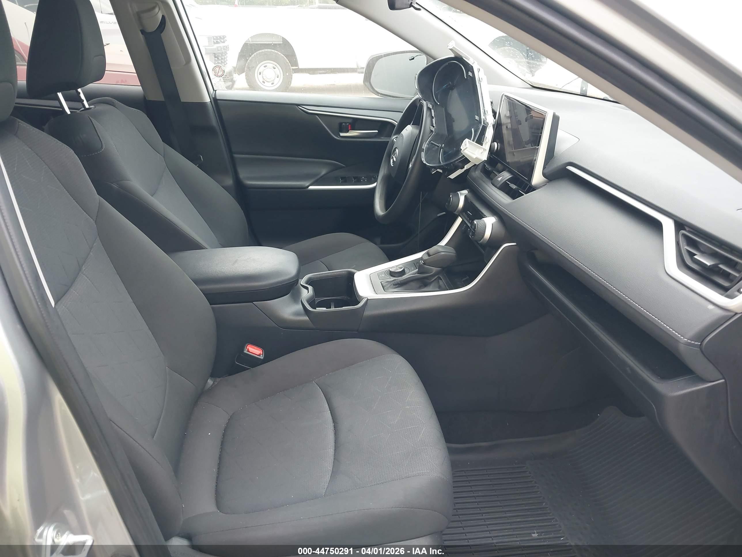 TOYOTA RAV4 image 5