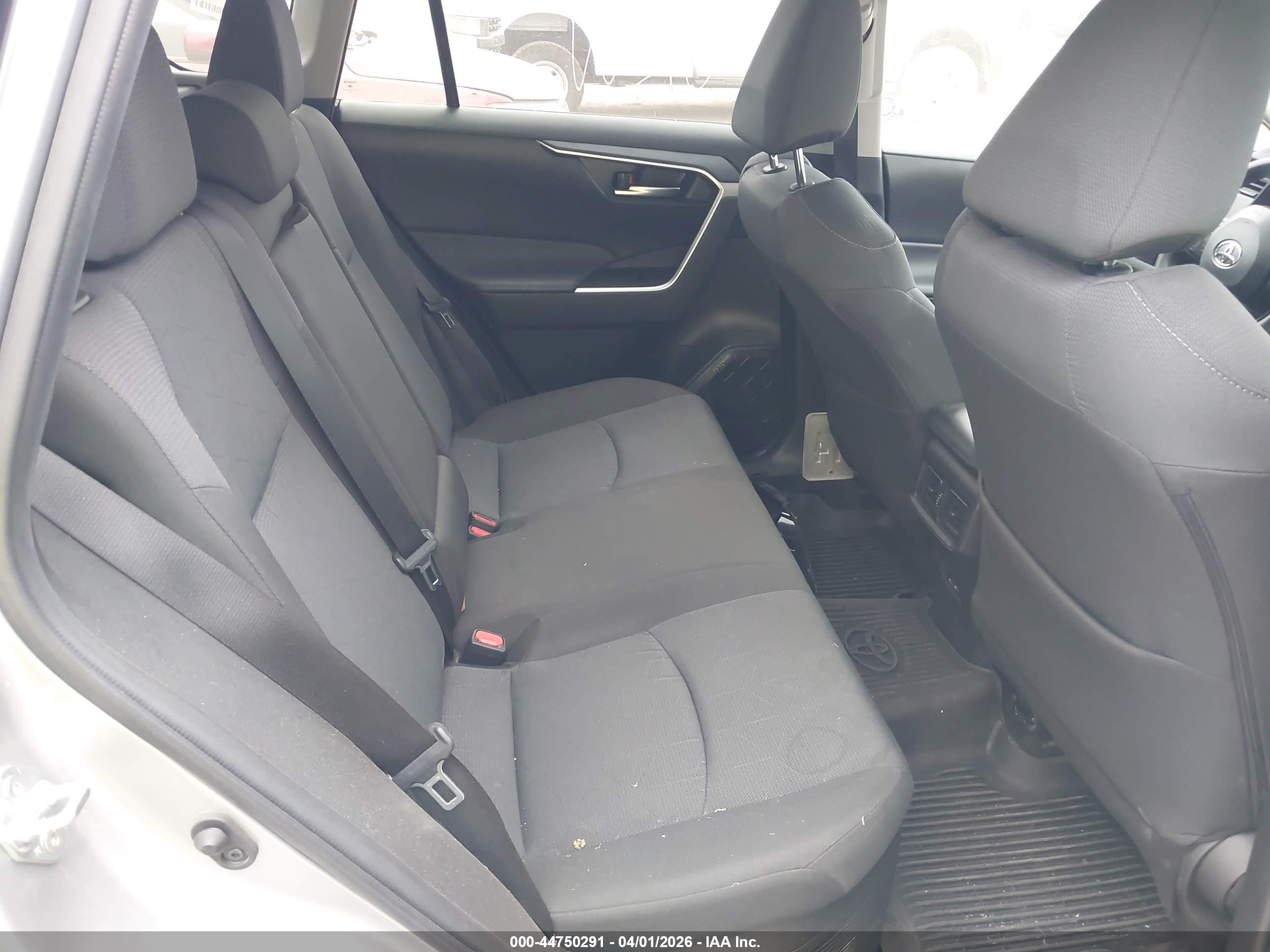 TOYOTA RAV4 image 8