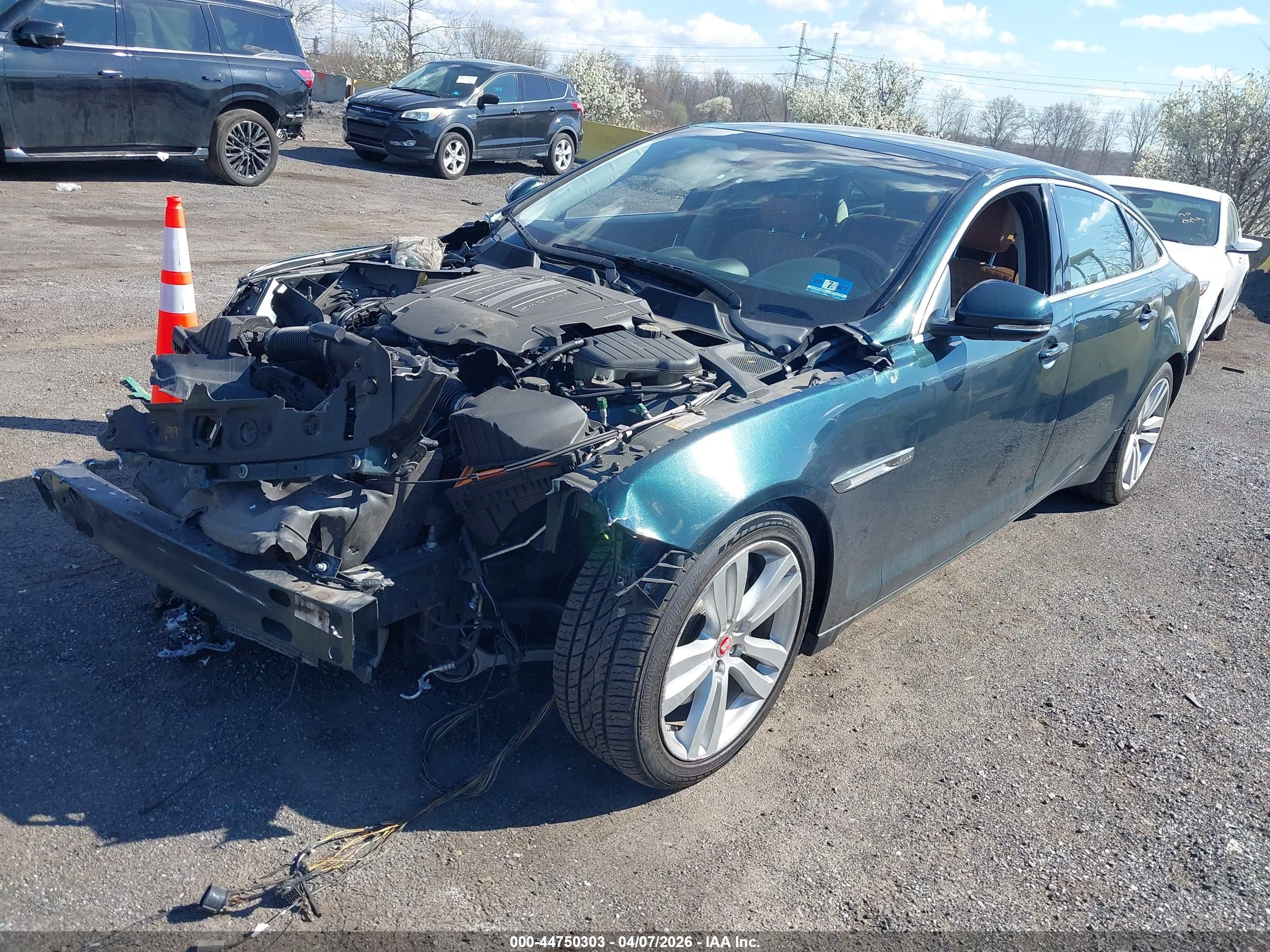 JAGUAR XJ image 2