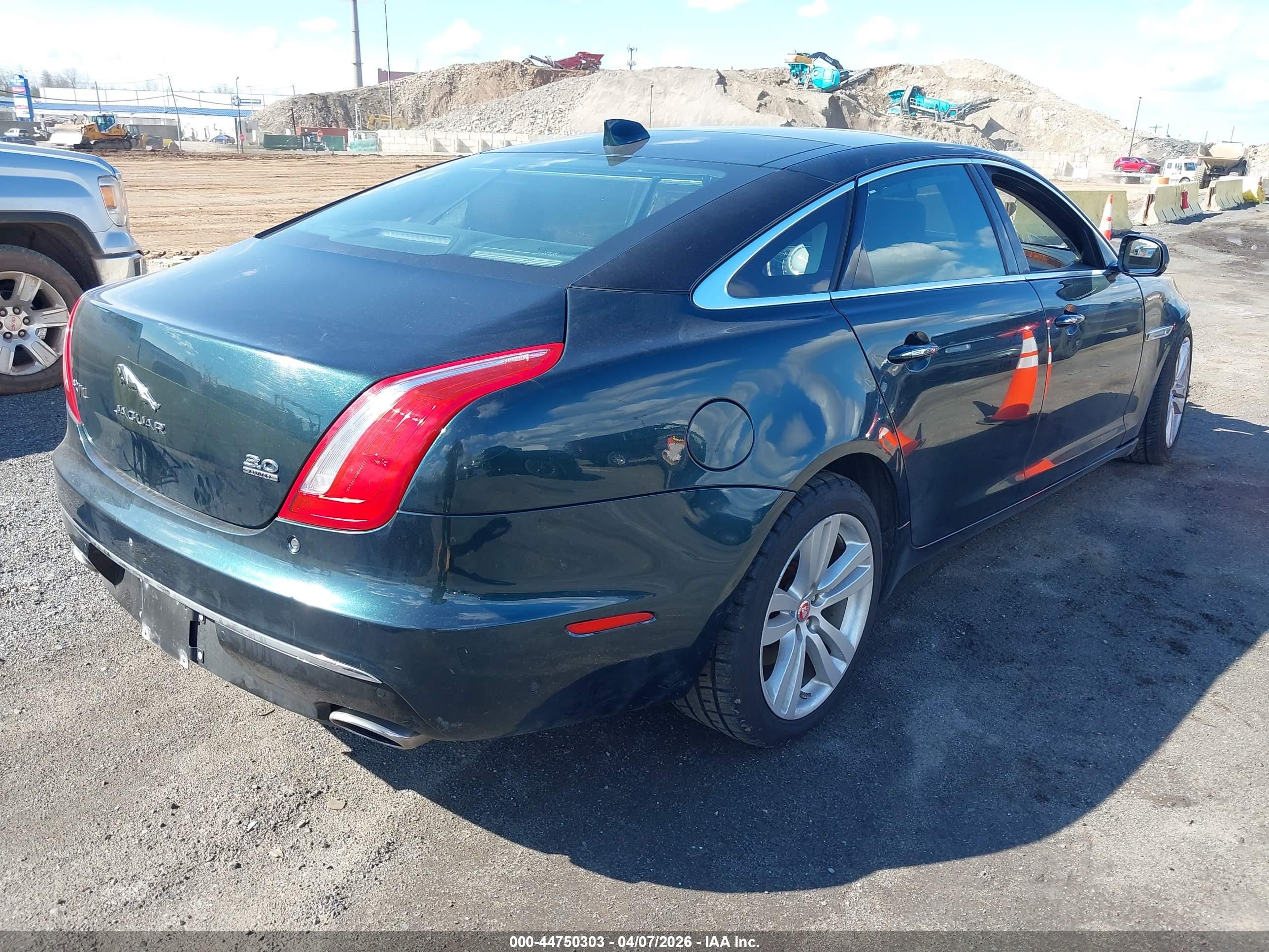 JAGUAR XJ image 4