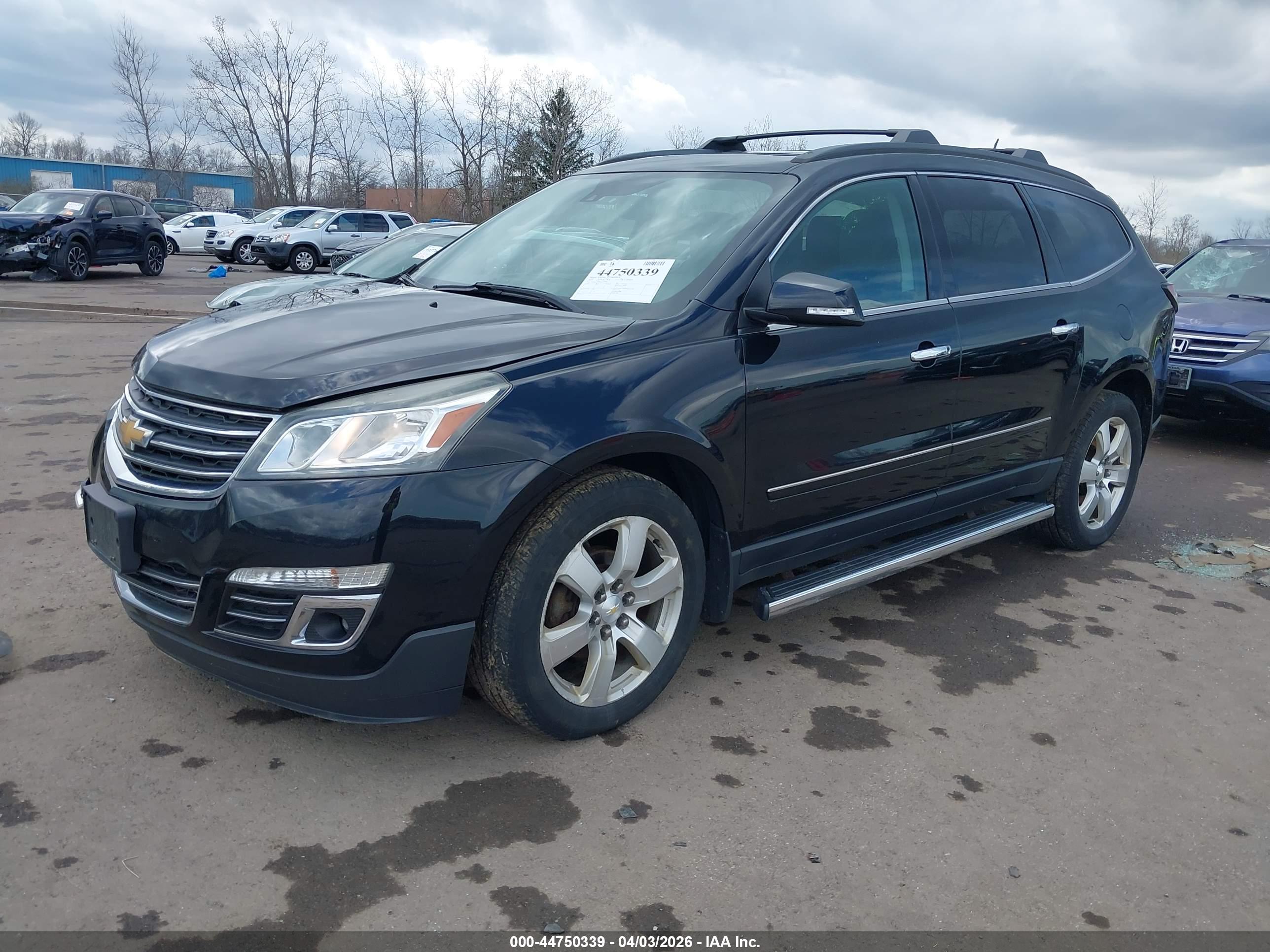 CHEVROLET TRAVERSE image 2