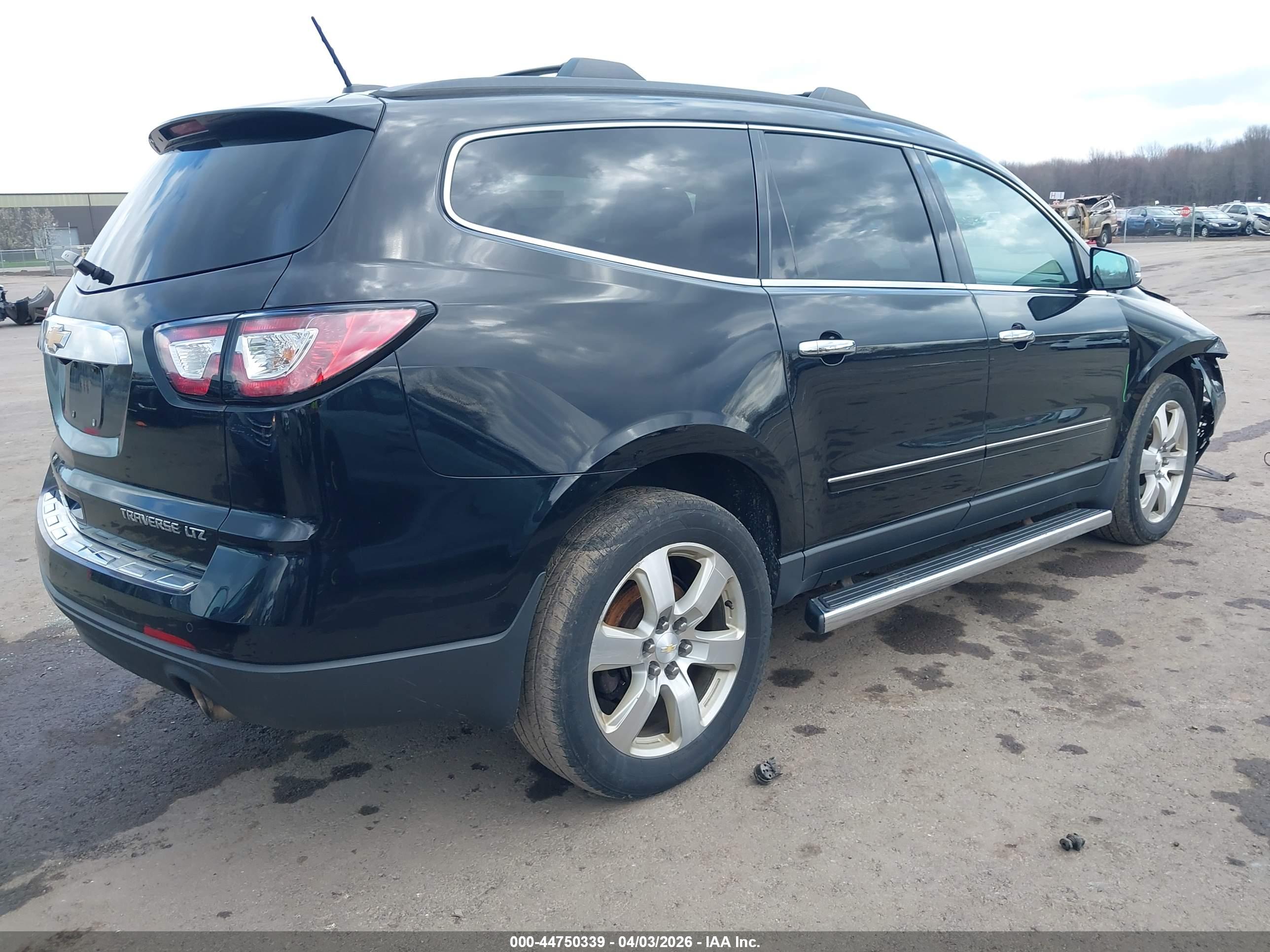 CHEVROLET TRAVERSE image 4