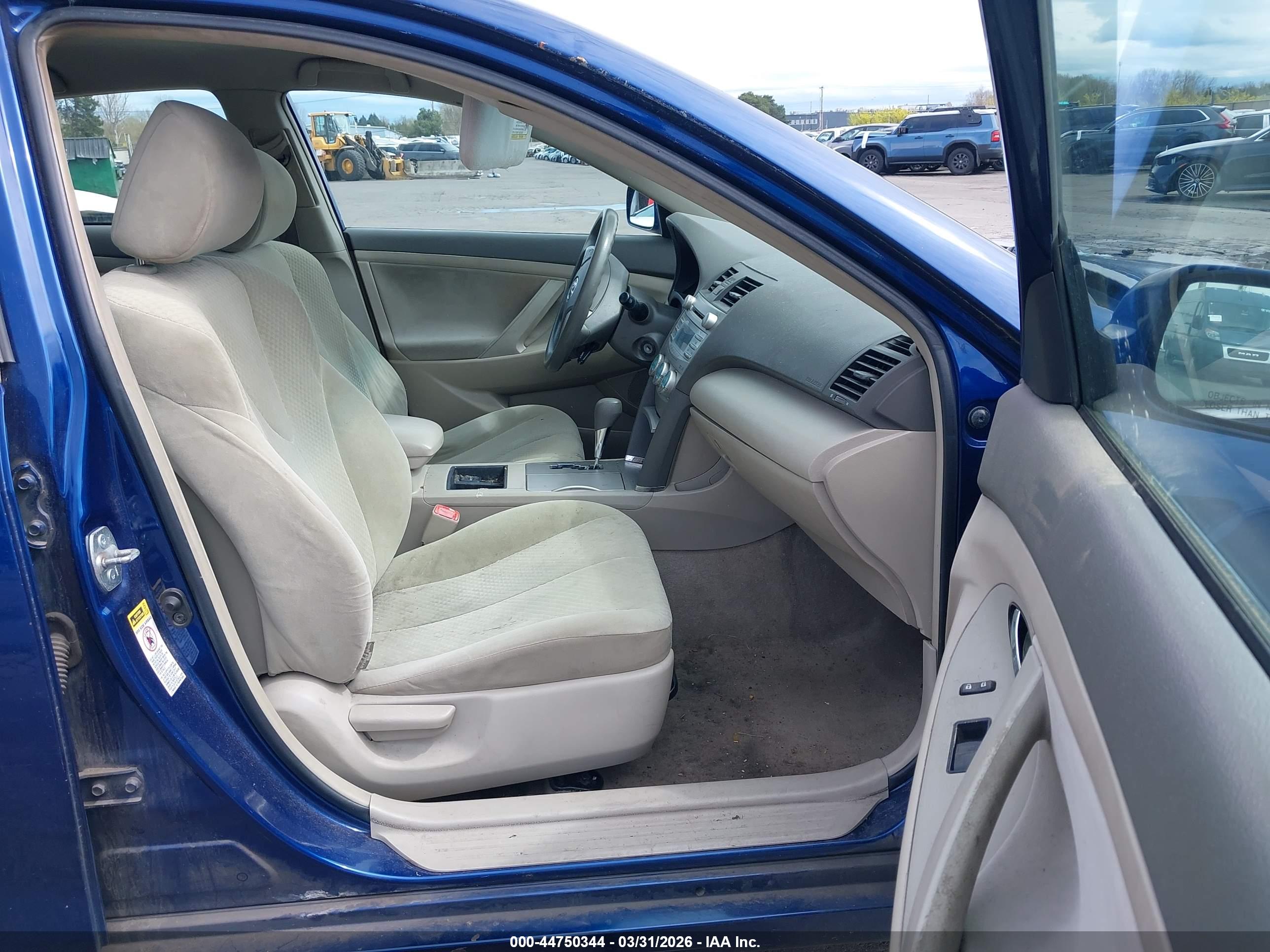 TOYOTA CAMRY image 5