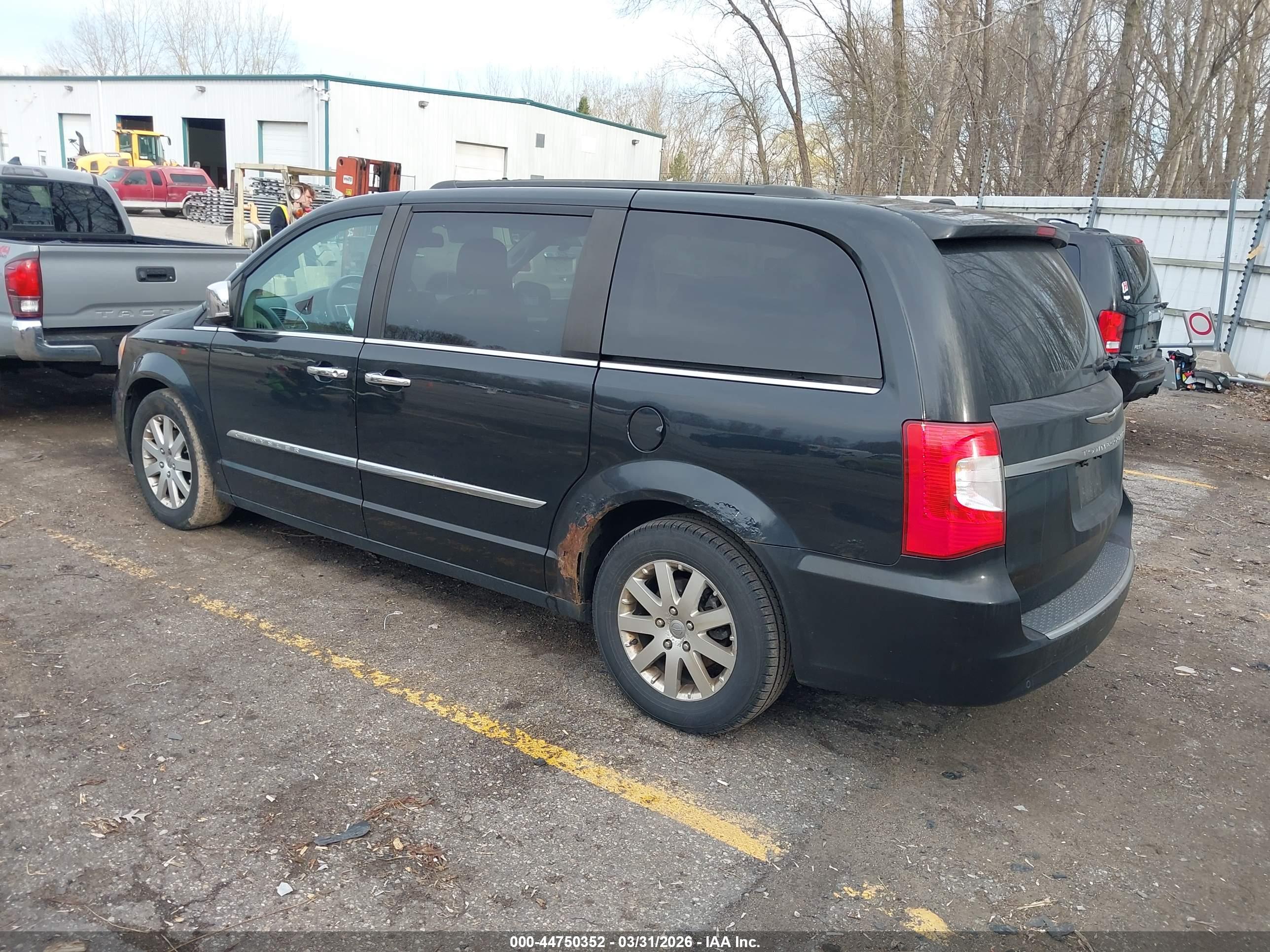 CHRYSLER TOWN image 3