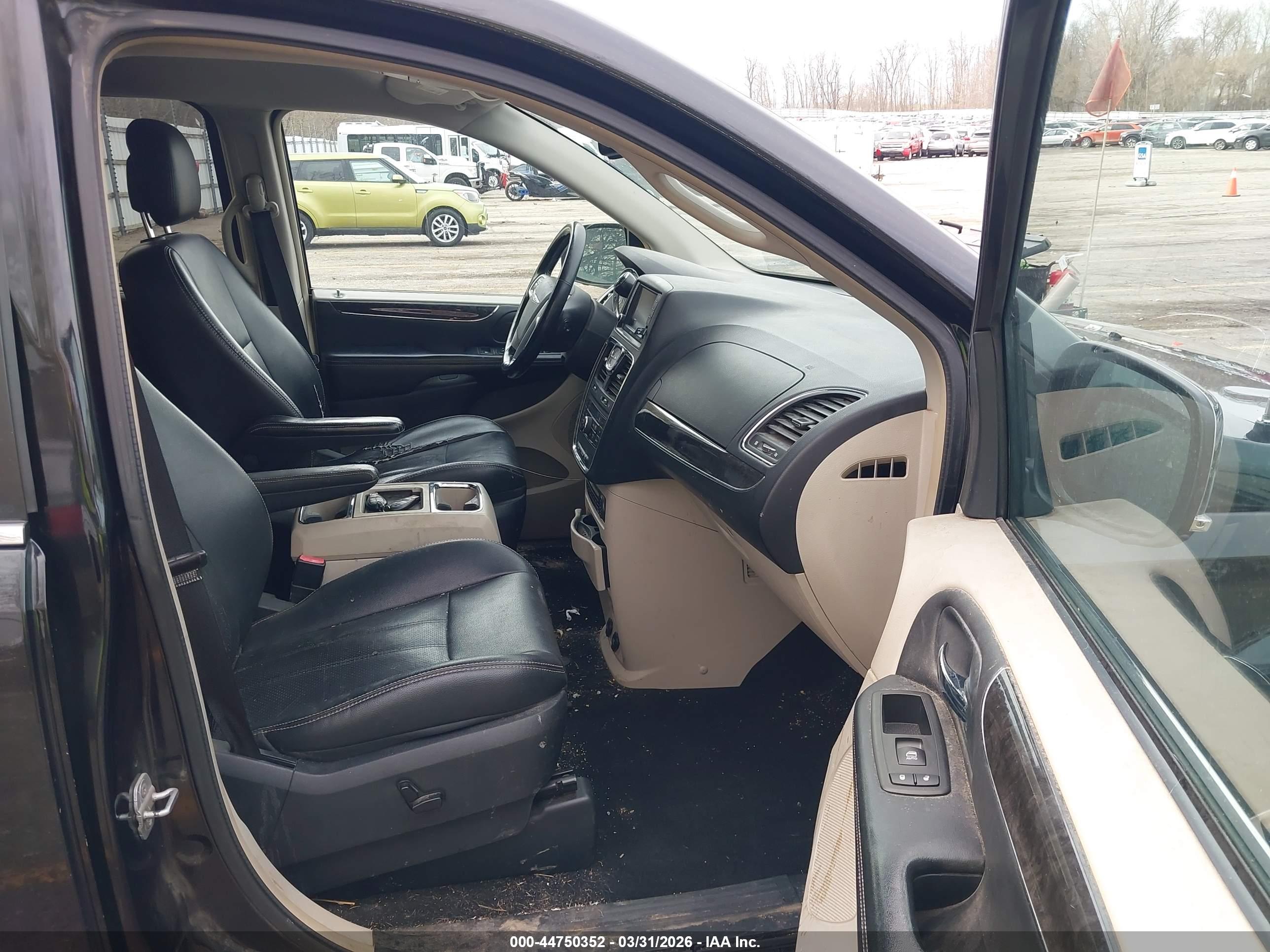 CHRYSLER TOWN image 5