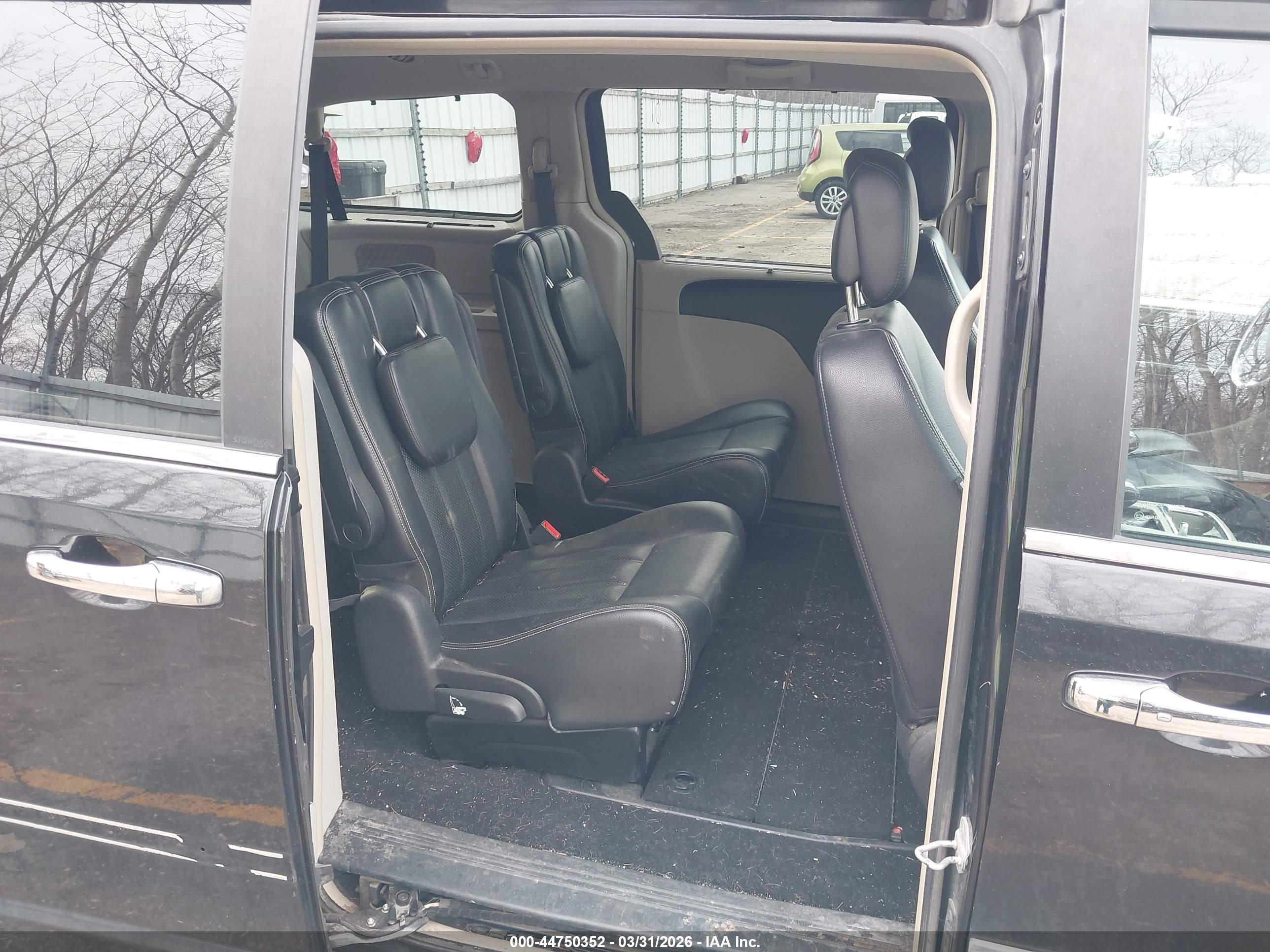 CHRYSLER TOWN image 8