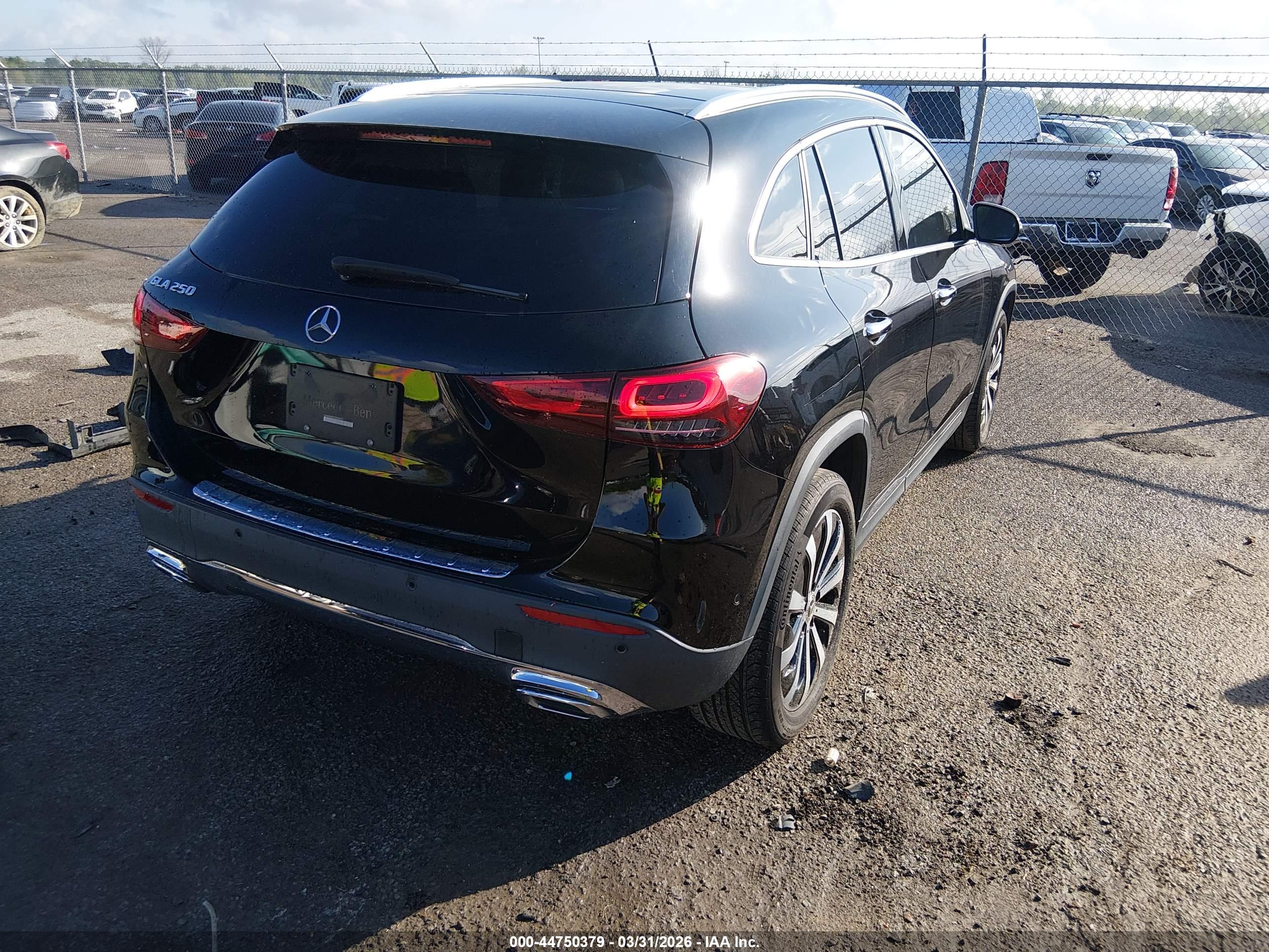 MERCEDES-BENZ GLA image 4