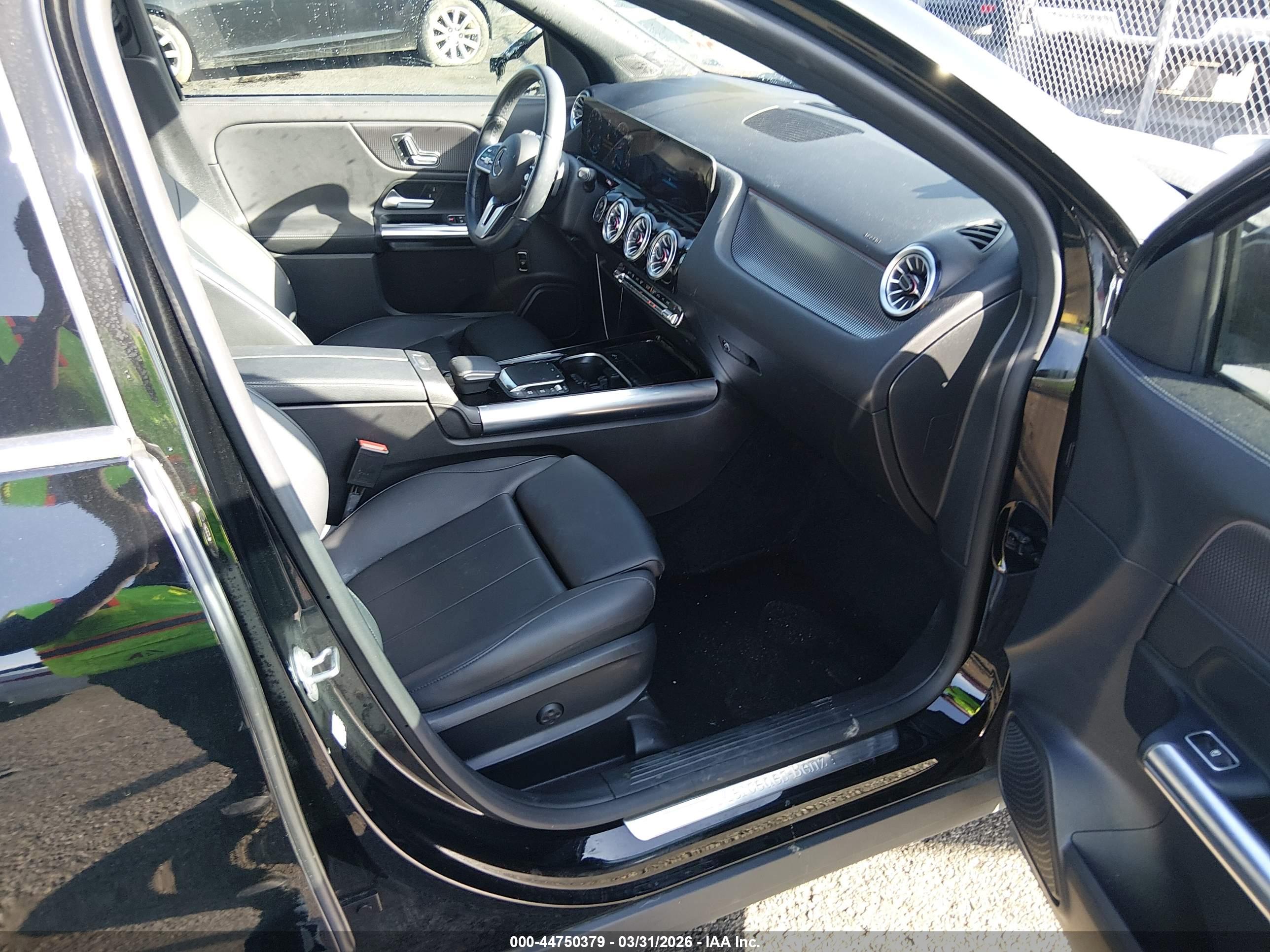 MERCEDES-BENZ GLA image 5