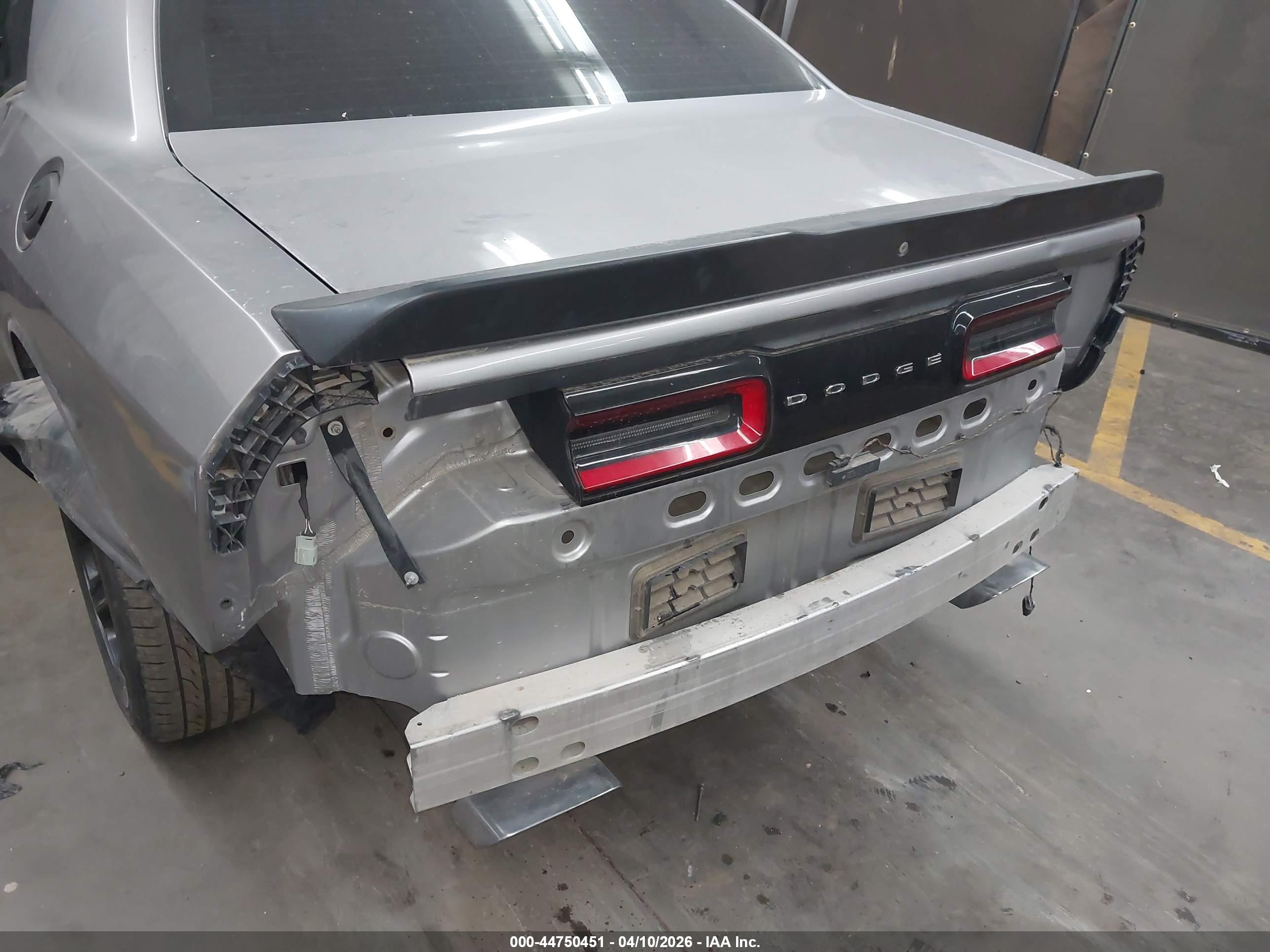 DODGE CHALLENGER image 6