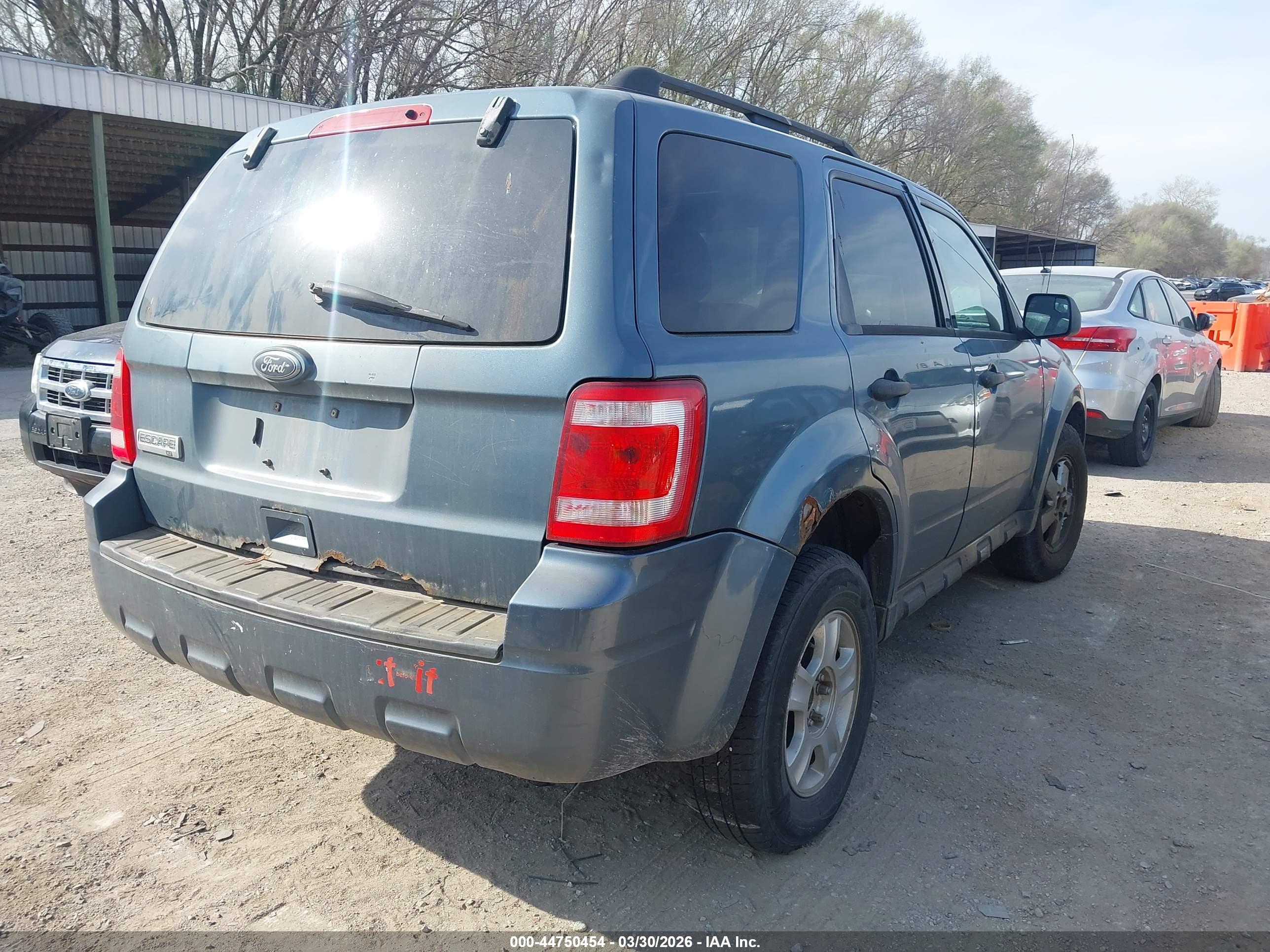 FORD ESCAPE image 4