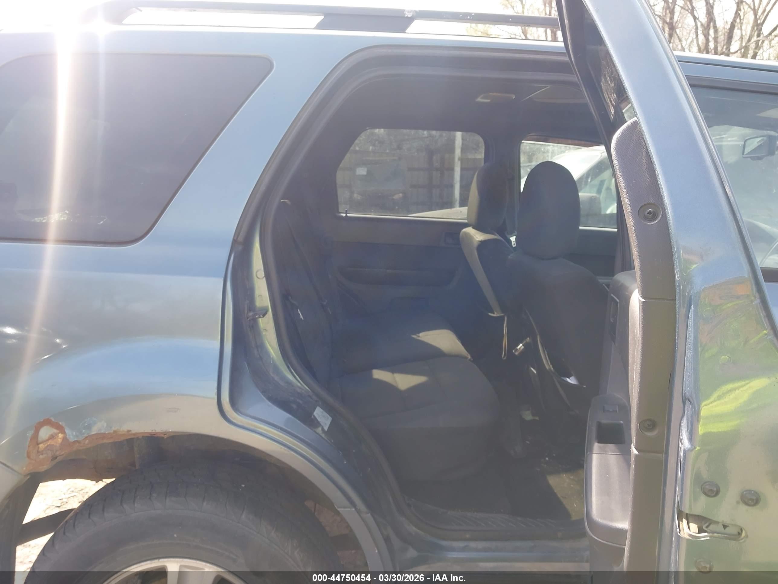 FORD ESCAPE image 8