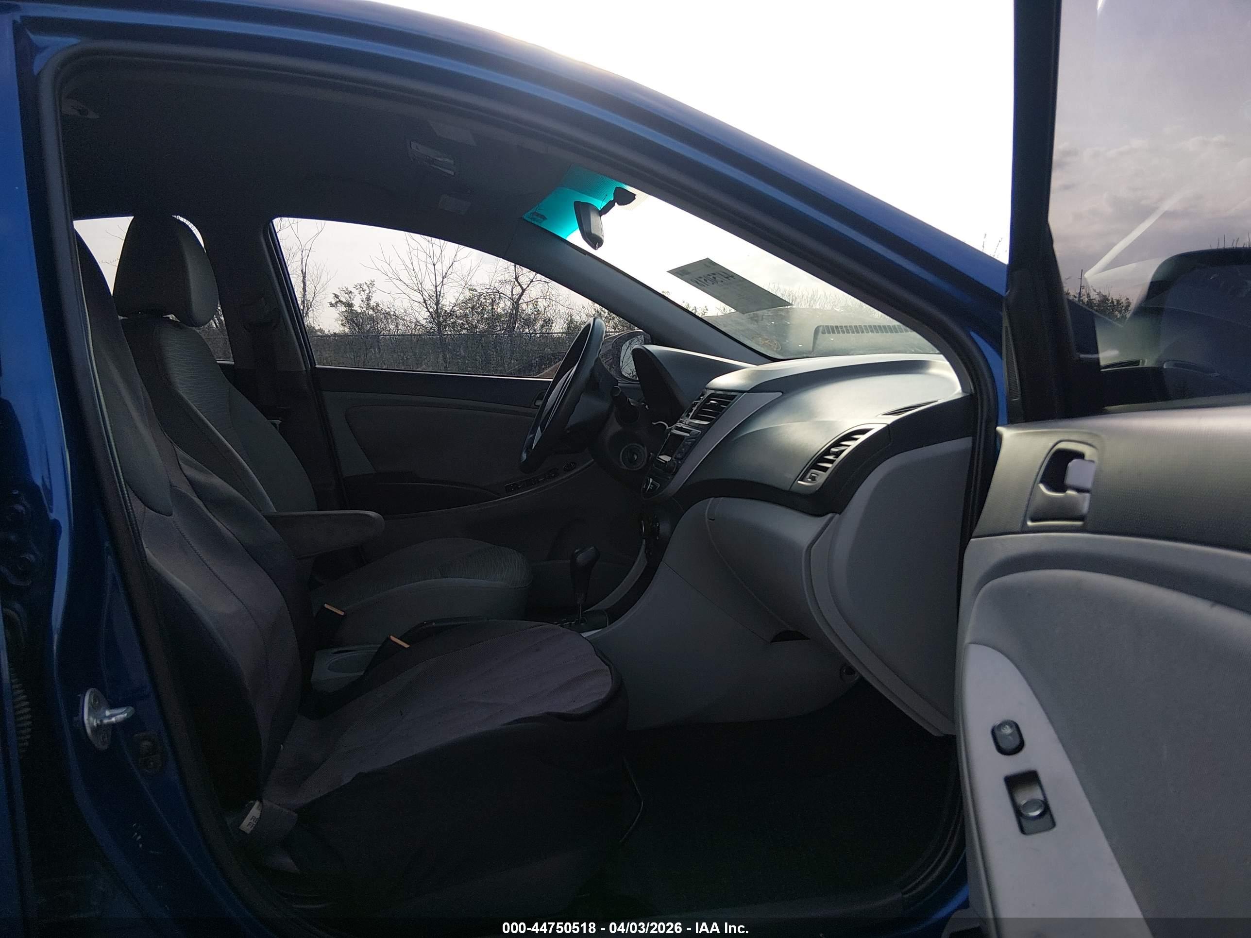 HYUNDAI ACCENT image 5