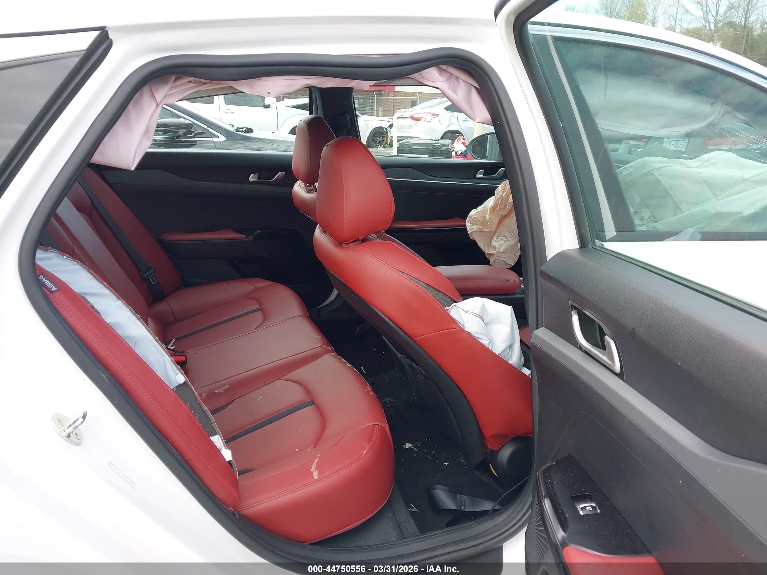 KIA K5 image 8