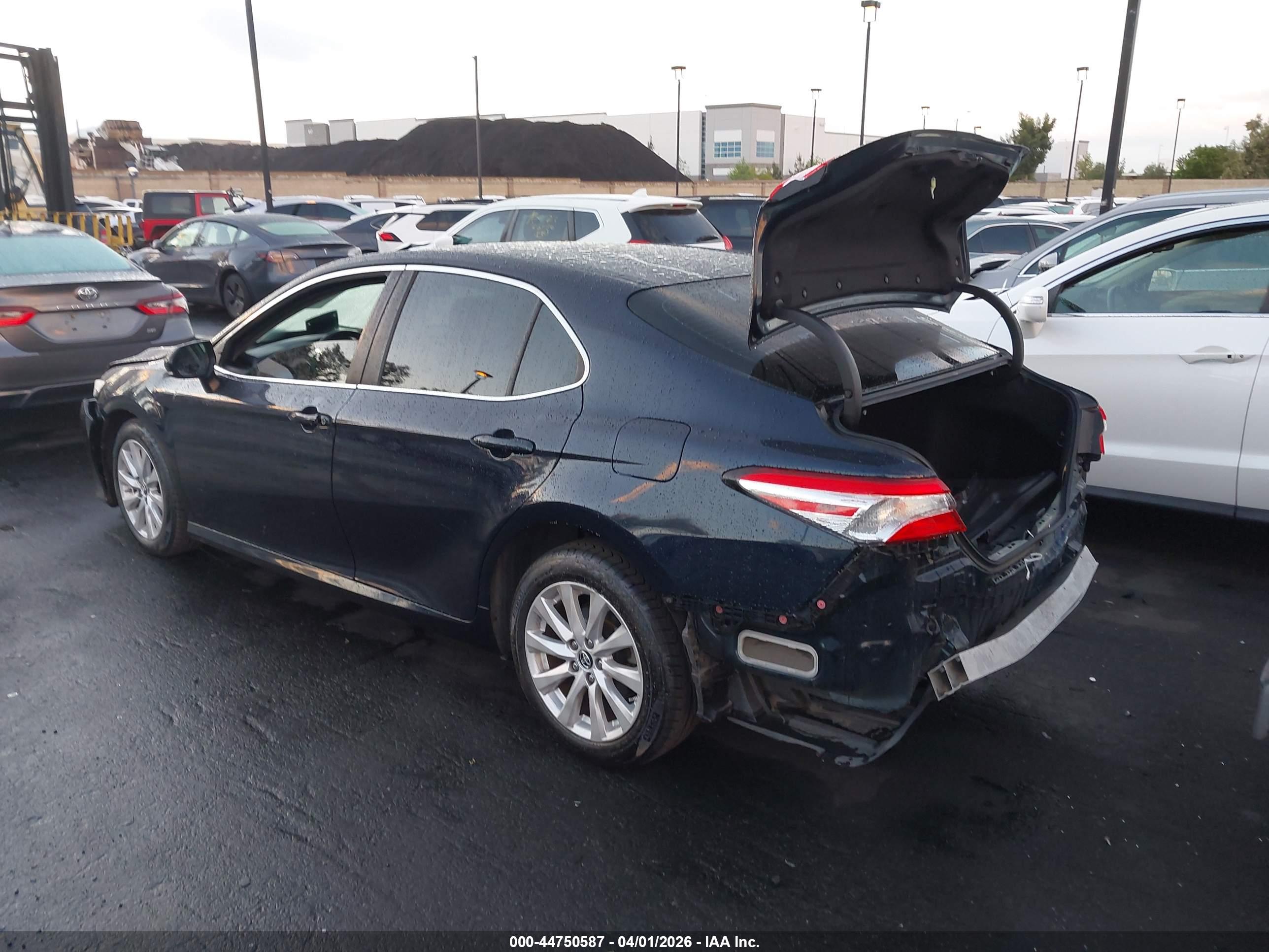 TOYOTA CAMRY image 3