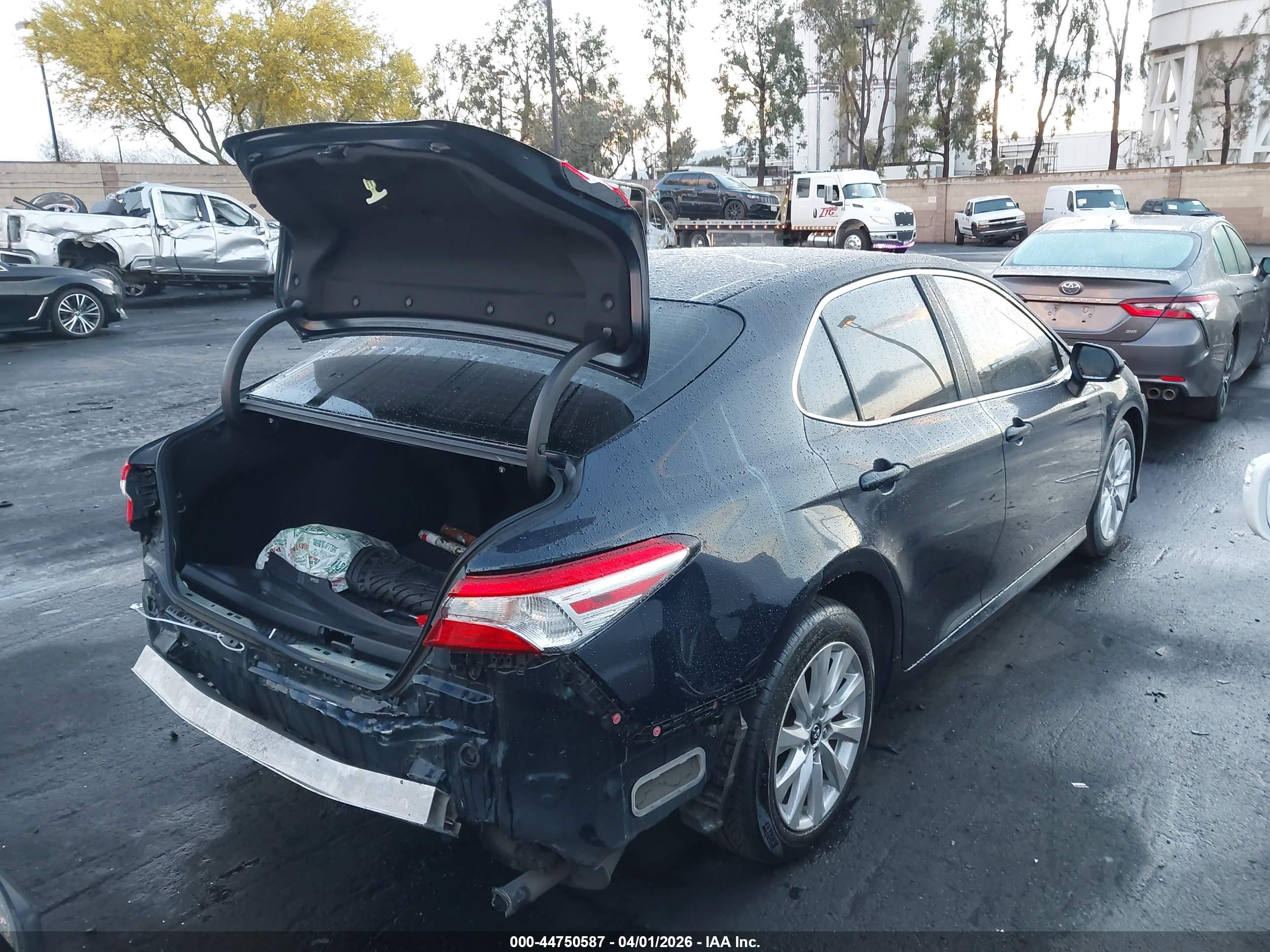 TOYOTA CAMRY image 4