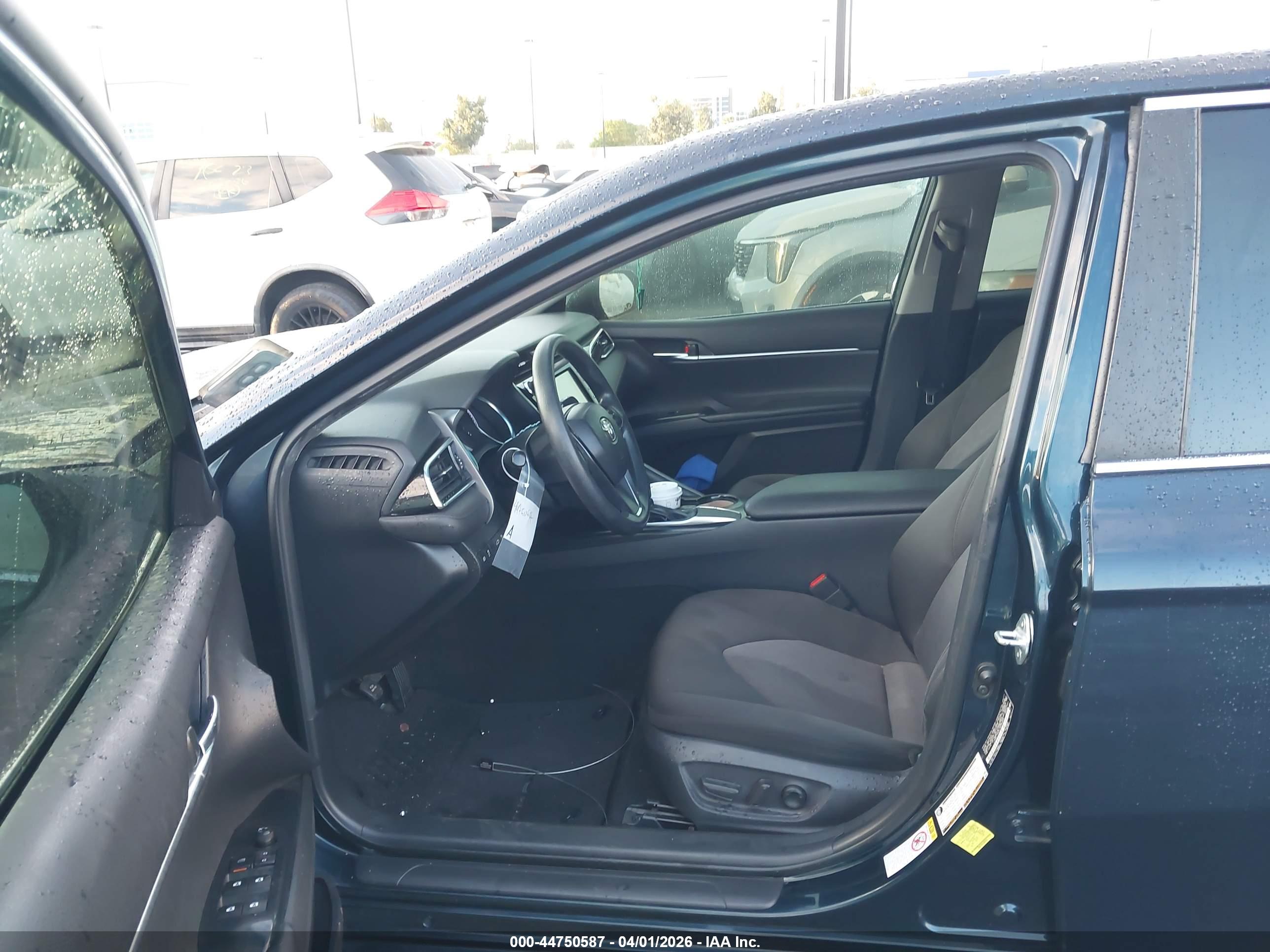 TOYOTA CAMRY image 5