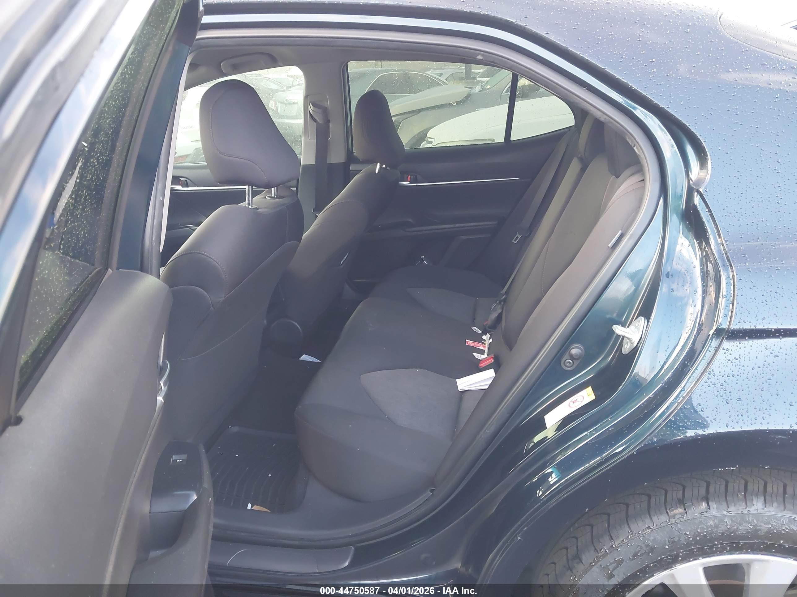 TOYOTA CAMRY image 8