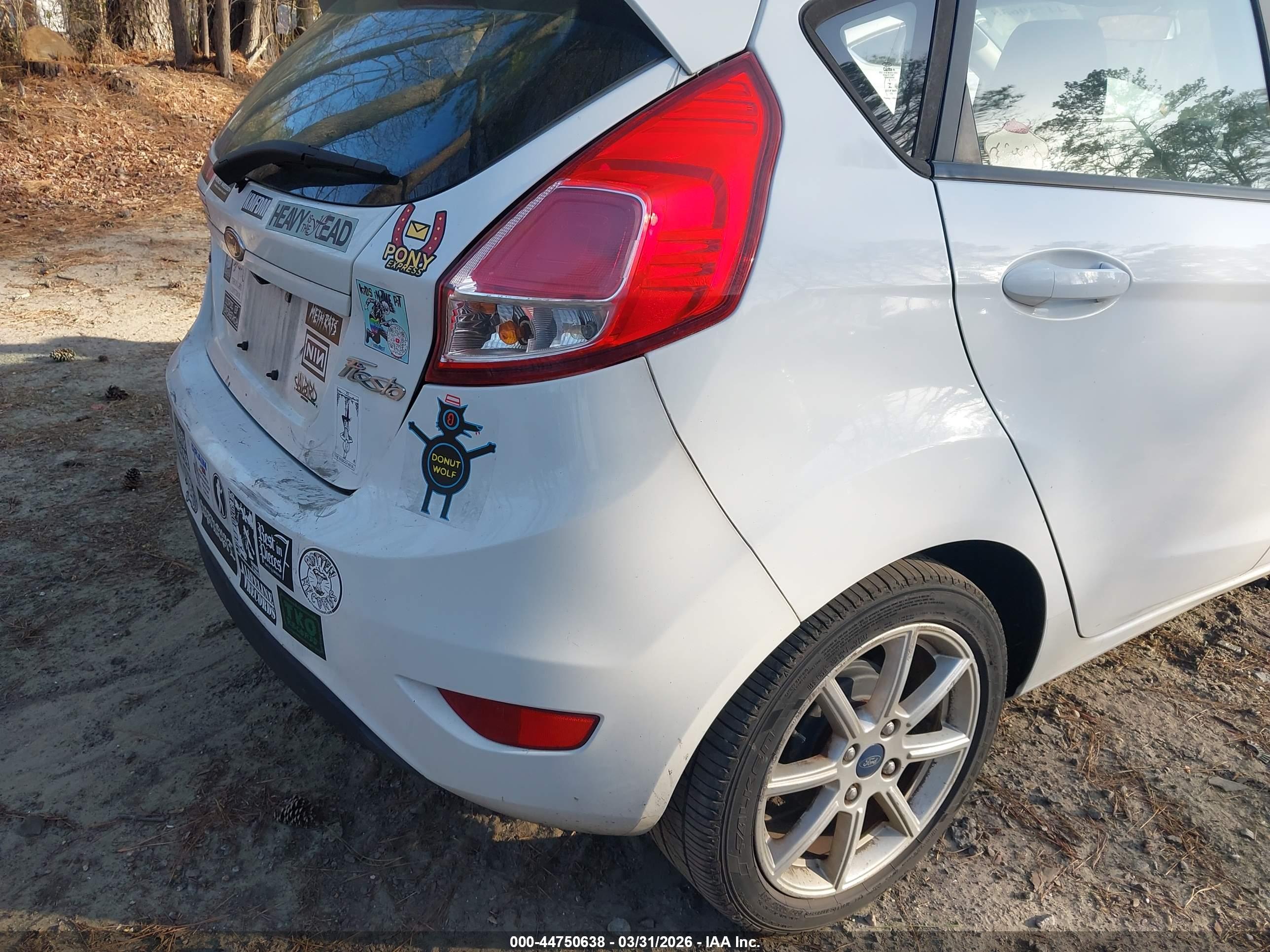 FORD FIESTA image 6