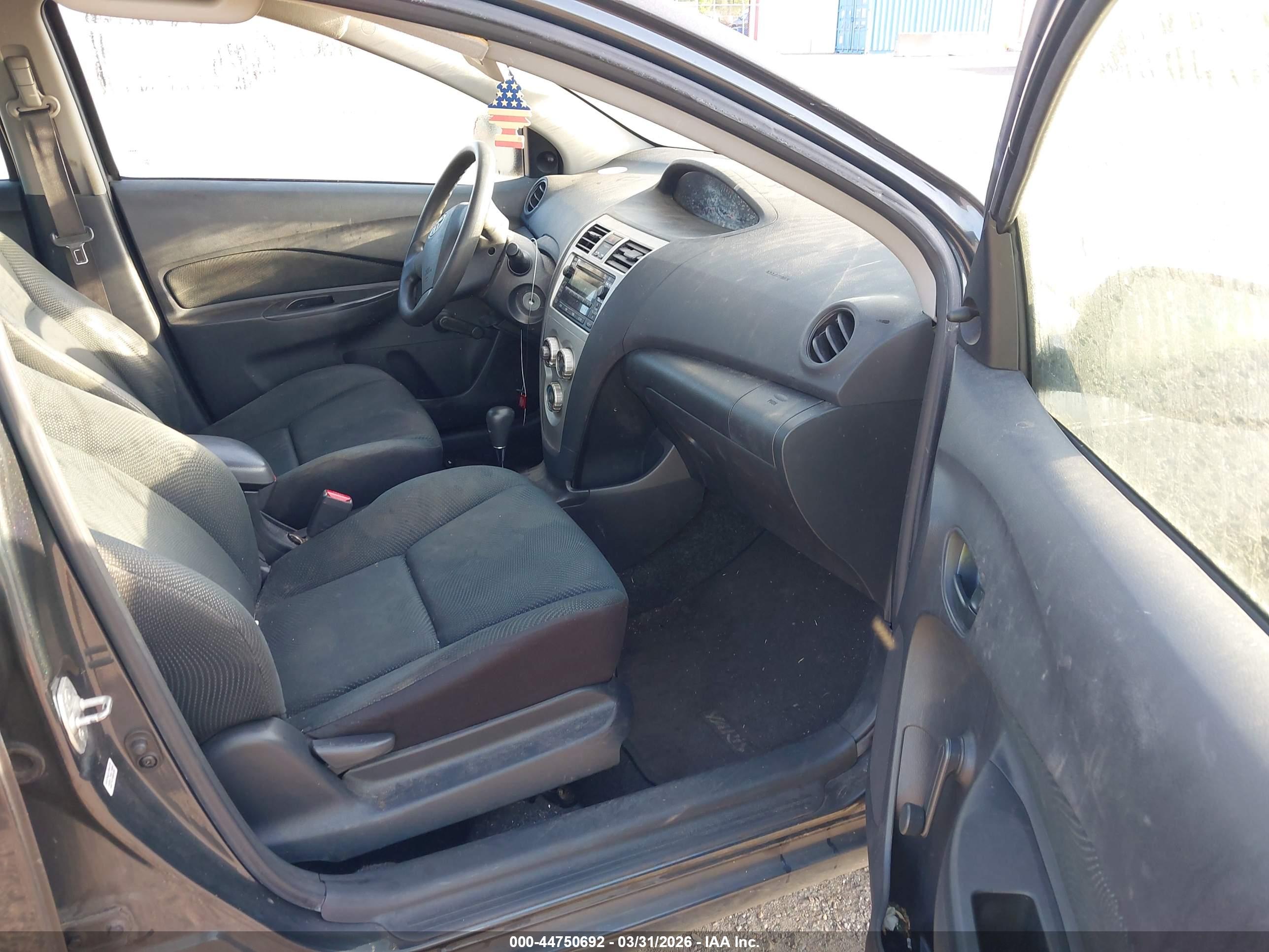 TOYOTA YARIS image 5
