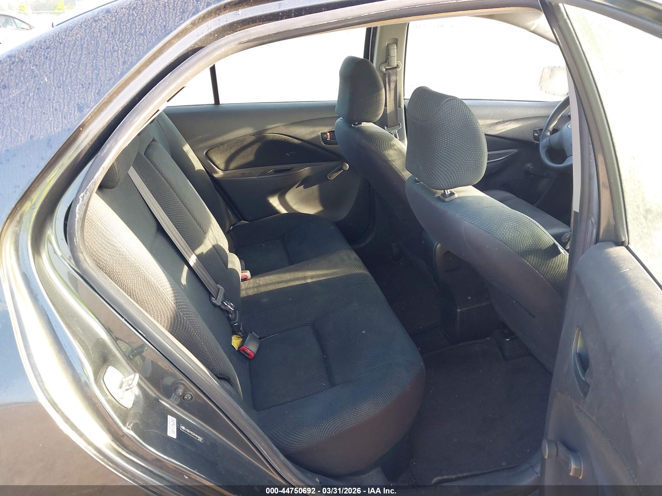 TOYOTA YARIS image 8