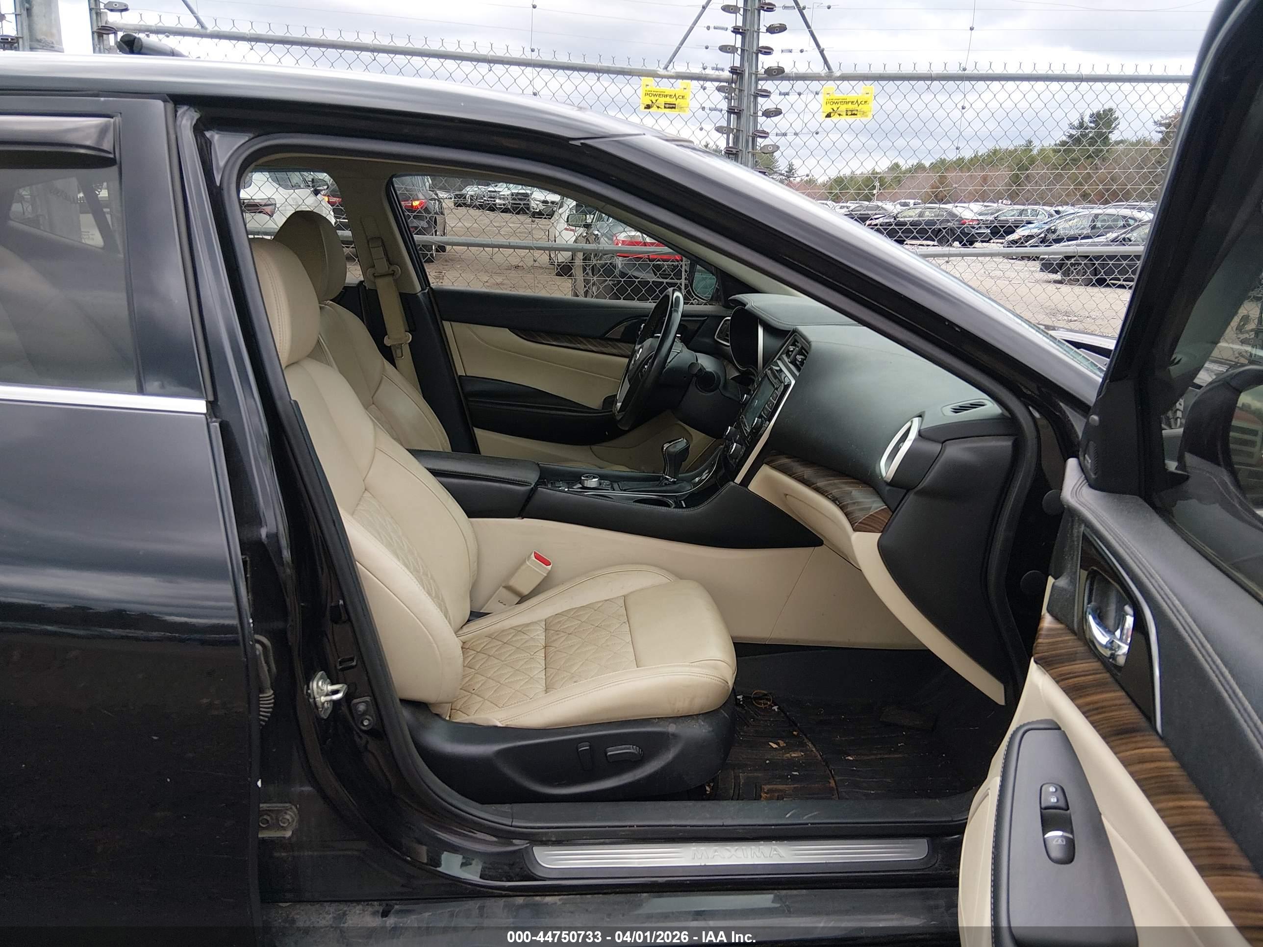 NISSAN MAXIMA image 5