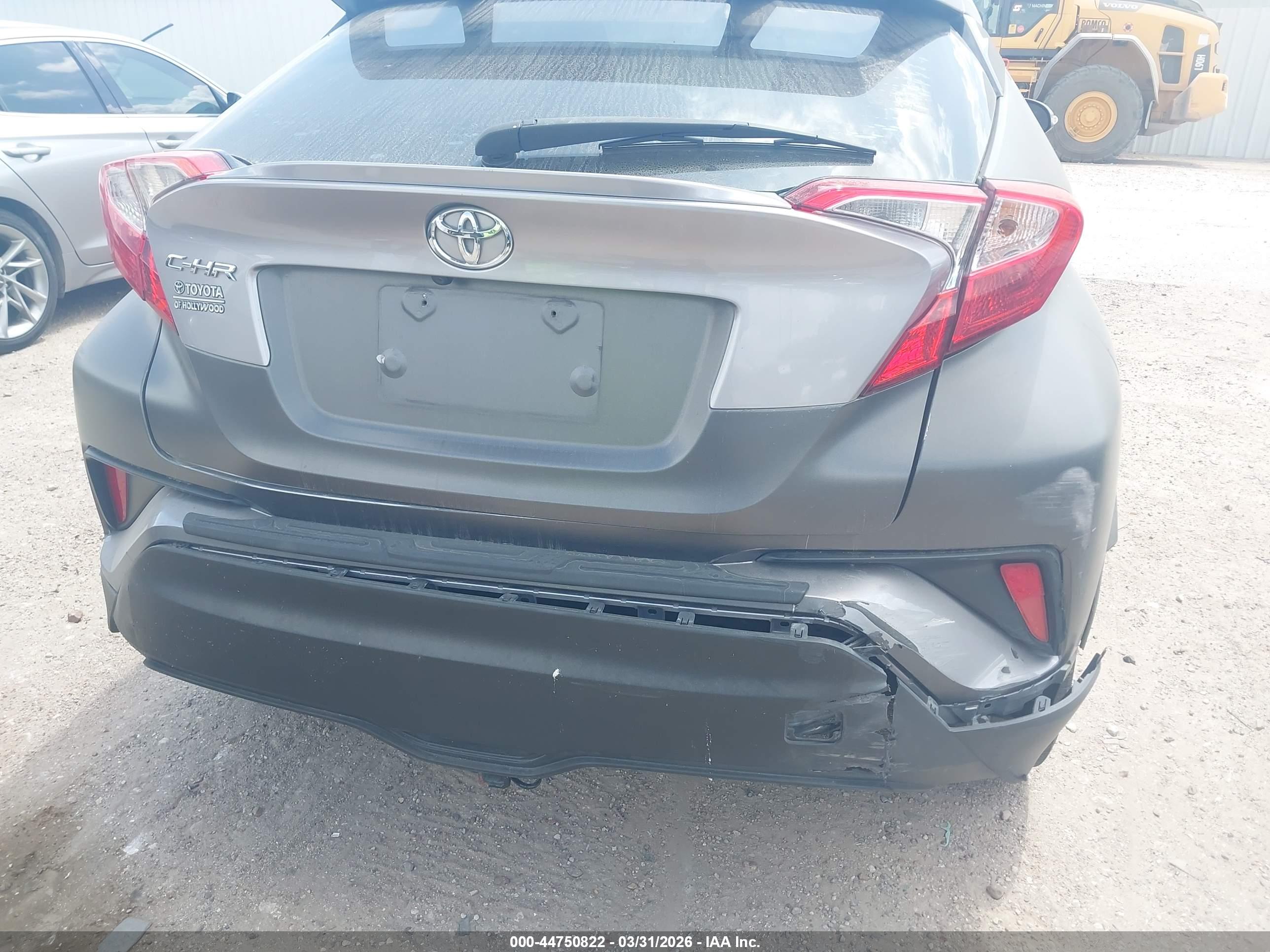 TOYOTA C-HR image 6