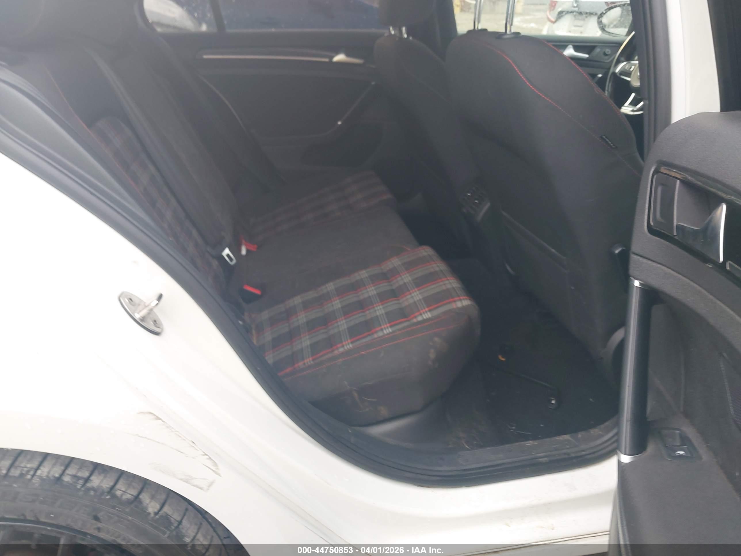 VOLKSWAGEN GOLF image 8
